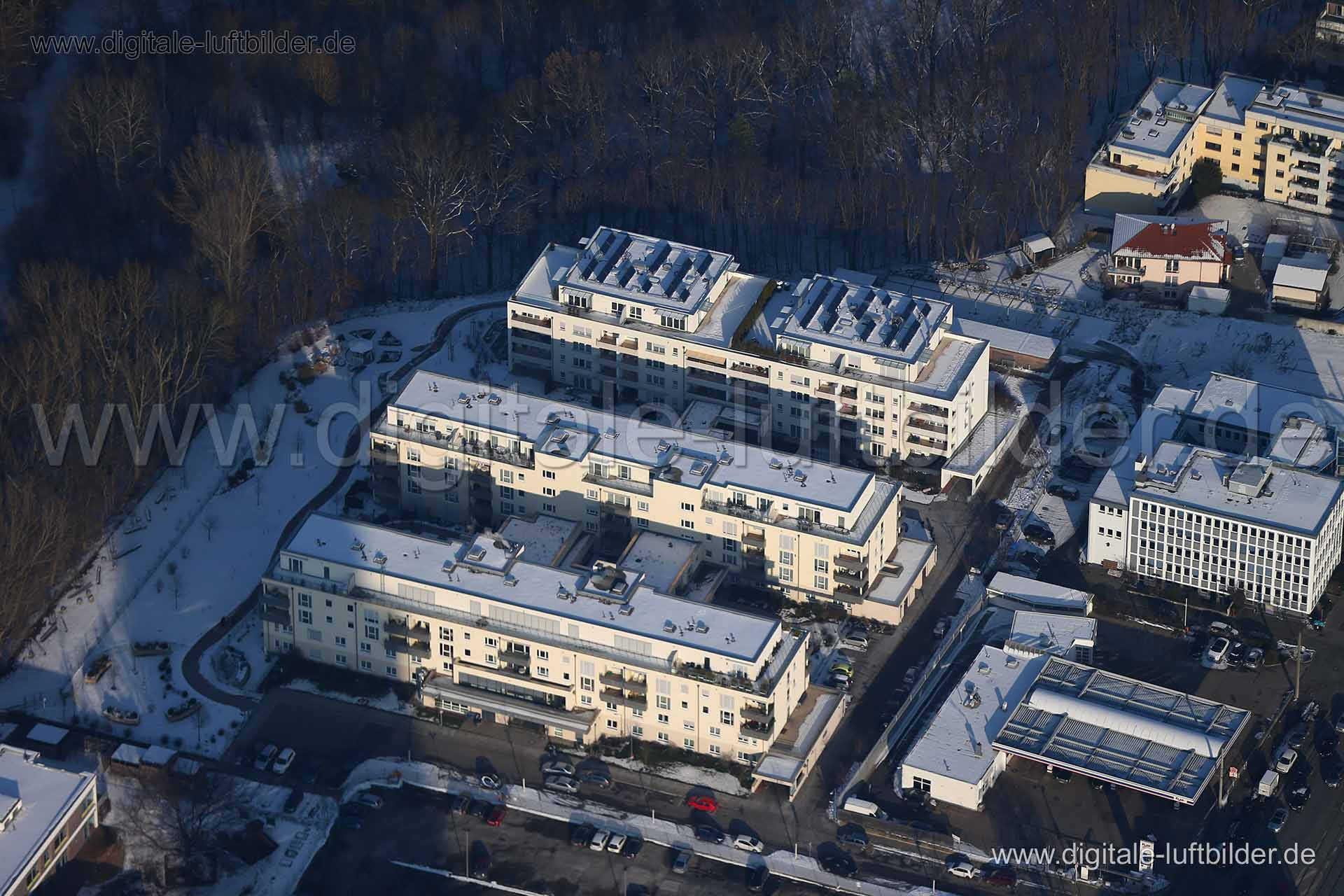 Titel: Ostendstraße, Bildnummer: c208110, Ort / Stadt: Nürnberg, (Land)Kreis: kreisfreie Stadt Nürnberg, Regierungsbezirk: Mittelfranken, Bundesland: Bayern, Aufnahmedatum: 22.01.2016, Schlagwörter: Luftbild, Luftbilder, Luftbildfotografie, Luftaufnahme, Luftbildaufnahme, Luftfoto, Vogelperspektive, Vogelansicht, Deutschland, Schräg- und Senkrecht-Luftaufnahmen, Orthofotografie, Ostendstraße, Seepark Mögeldorf, Pflegeheim Seepark, Monat: Januar, Jahreszeit: Winter, Tageszeit: Mittag / Nachmittag