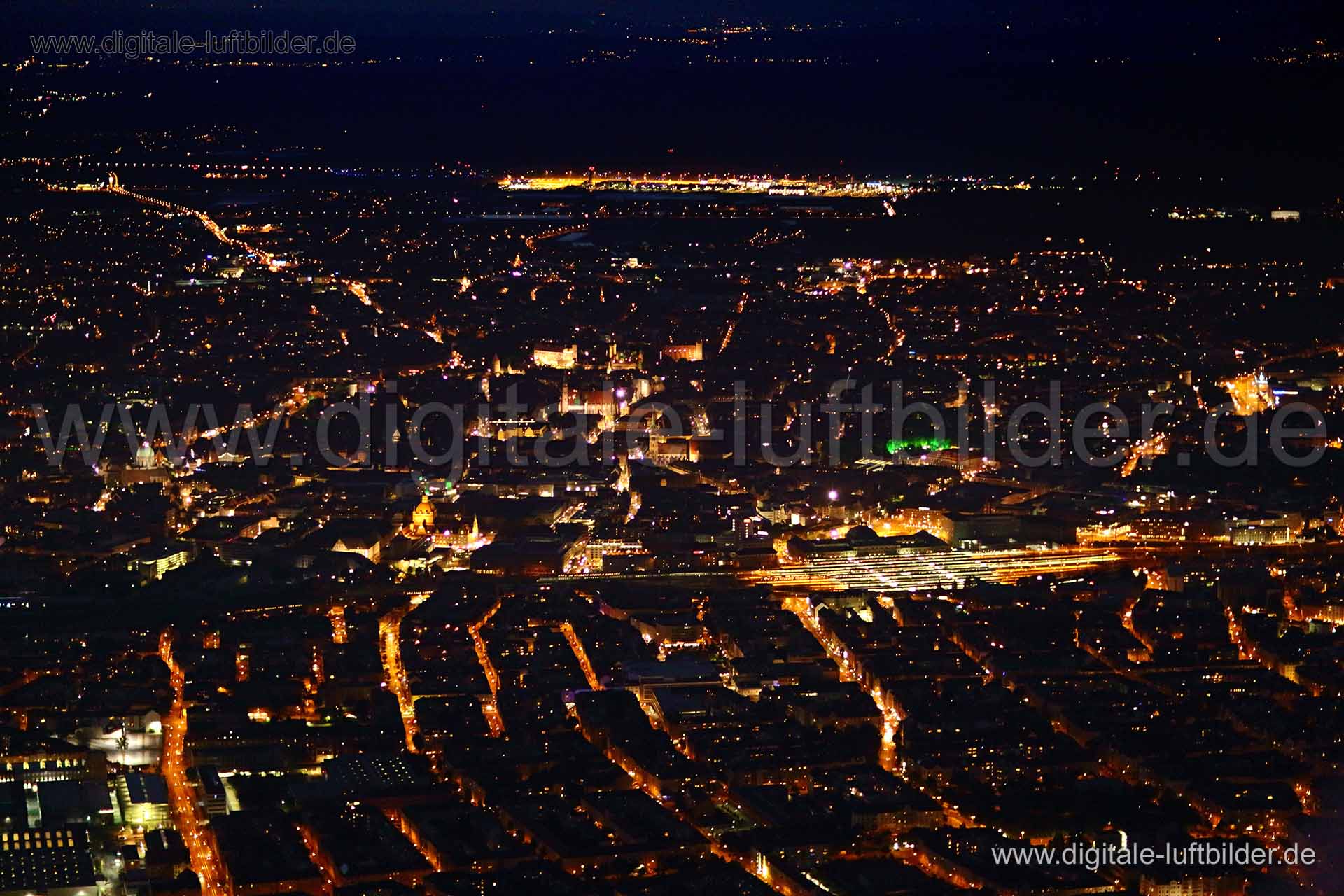 Titel: Panorama, Bildnummer: c053510, Ort / Stadt: Nürnberg, (Land)Kreis: kreisfreie Stadt Nürnberg, Regierungsbezirk: Mittelfranken, Bundesland: Bayern, Aufnahmedatum: 19.07.2013, Schlagwörter: Luftbild, Luftbilder, Luftbildfotografie, Luftaufnahme, Luftbildaufnahme, Luftfoto, Vogelperspektive, Vogelansicht, Deutschland, Schräg- und Senkrecht-Luftaufnahmen, Orthofotografie, Messe, Messezentrum, CCN, Otto-Bärnreuther-Straße, Münchener Straße, Karl-Schönleben-Straße, Gewerbeflächen & Gewerbeimmob