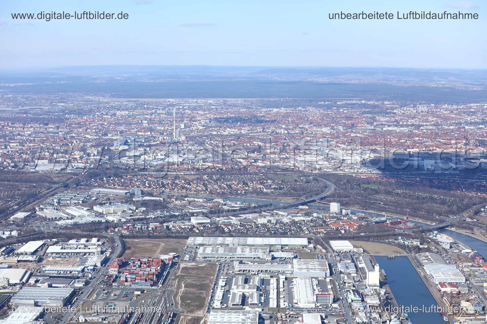 Titel: Panorama, Bildnummer: c252550, Ort / Stadt: Nürnberg, (Land)Kreis: kreisfreie Stadt Nürnberg, Regierungsbezirk: Mittelfranken, Bundesland: Bayern, Aufnahmedatum: 21.03.2018, Schlagwörter: Luftbild, Luftbilder, Luftbildfotografie, Luftaufnahme, Luftbildaufnahme, Luftfoto, Vogelperspektive, Vogelansicht, Deutschland, Schräg- und Senkrecht-Luftaufnahmen, Orthofotografie, Panorama, Nürnberg Hafen, Katzwanger Straße, Himmel, Horizont, Hafenstraße, Gewerbeflächen, Gewerbeflächen & Gewerbeimmobi