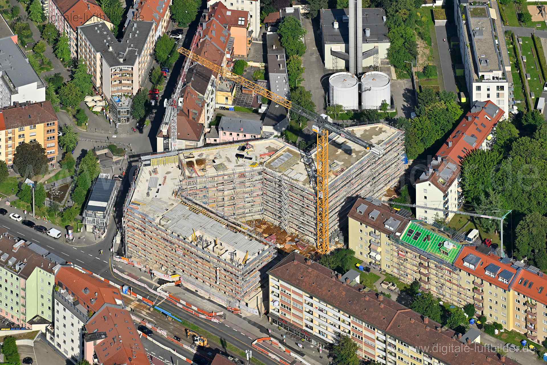 Titel: Park Lane, Bildnummer: n515540, Ort / Stadt: Nürnberg, (Land)Kreis: kreisfreie Stadt Nürnberg, Regierungsbezirk: Mittelfranken, Bundesland: Bayern, Aufnahmedatum: 11.08.2023, Schlagwörter: Deutschland, 90408, 90409, 90489, Bayreuther Straße, Bucher Straße, Ludwig-Feuerbach-Straße, Nürnberg, Pirckheimerstraße, Rennweg, Veillodterstraße, Rennweg, Park Lane, PI, PI Project Immobilien, Kran, Baustelle, Gerüst, Gerüstbau, Monat: August, Jahreszeit: Sommer, Tageszeit: Vormittag / Mittag, Jahr: 