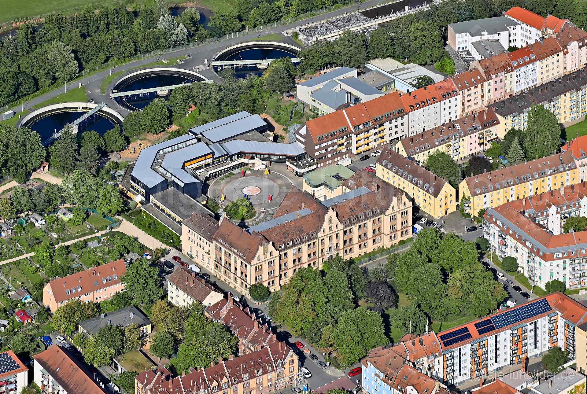 Titel: Paul-Ritter-Schule, Bildnummer: n515670, Ort / Stadt: Nürnberg, (Land)Kreis: kreisfreie Stadt Nürnberg, Regierungsbezirk: Mittelfranken, Bundesland: Bayern, Aufnahmedatum: 11.08.2023, Schlagwörter: Deutschland, 90429, Fahrradstraße, Hillerstraße, Johann-Sebastian-Bach-Straße, Muggenhofer Straße, Nürnberg, Pestalozzistraße, Peyerstraße, Paul-Ritter-Schule, Förderschule, Muggenhof, Klärwerk, Monat: August, Jahreszeit: Sommer, Tageszeit: Vormittag / Mittag, Jahr: 2023, Flug ID: 20230811, Bil