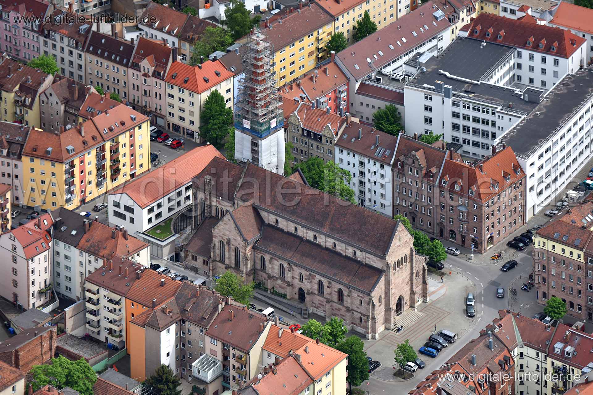 Titel: Paulskirche, Bildnummer: n147140, Ort / Stadt: Nürnberg, (Land)Kreis: kreisfreie Stadt Nürnberg, Regierungsbezirk: Mittelfranken, Bundesland: Bayern, Aufnahmedatum: 11.05.2015, Schlagwörter: Luftbild, Luftbilder, Luftbildfotografie, Luftaufnahme, Luftbildaufnahme, Luftfoto, Vogelperspektive, Vogelansicht, Deutschland, Schräg- und Senkrecht-Luftaufnahmen, Orthofotografie, Paulskirche, Paulstraße, Südstadt, 90459, Dallingerstraße, Wirthstraße, Humboldtstraße, Monat: Mai, Jahreszeit: Sommer,