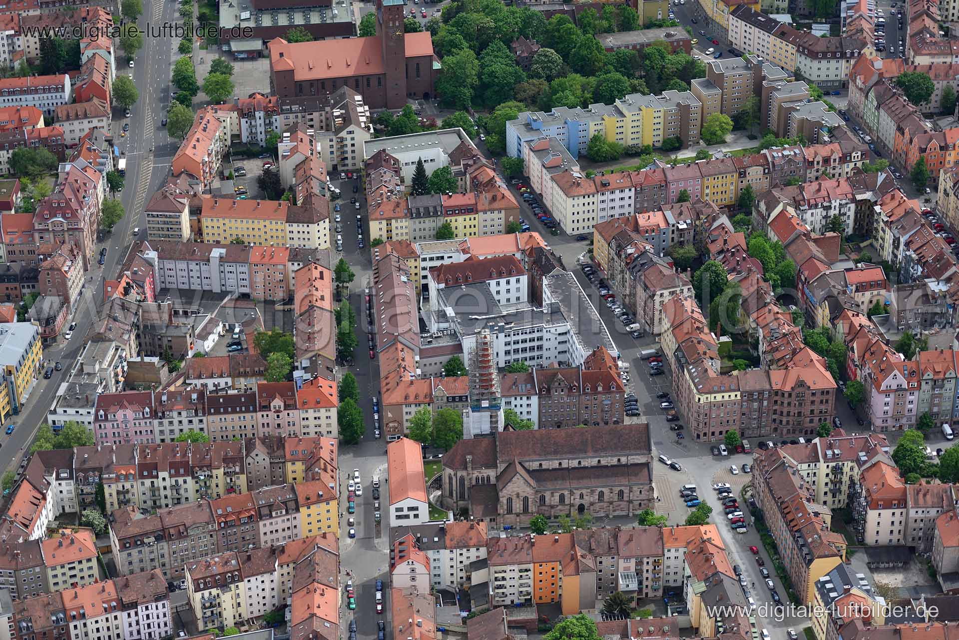 Titel: Paulskirche, Bildnummer: n147750, Ort / Stadt: Nürnberg, (Land)Kreis: kreisfreie Stadt Nürnberg, Regierungsbezirk: Mittelfranken, Bundesland: Bayern, Aufnahmedatum: 11.05.2015, Schlagwörter: Luftbild, Luftbilder, Luftbildfotografie, Luftaufnahme, Luftbildaufnahme, Luftfoto, Vogelperspektive, Vogelansicht, Deutschland, Schräg- und Senkrecht-Luftaufnahmen, Orthofotografie, Paulskirche, Kirche, Dallingerstraße, 90459, Südstadt, Wölckernstraße, Humboldtstraße, Allersberger Straße, Paulstraße,