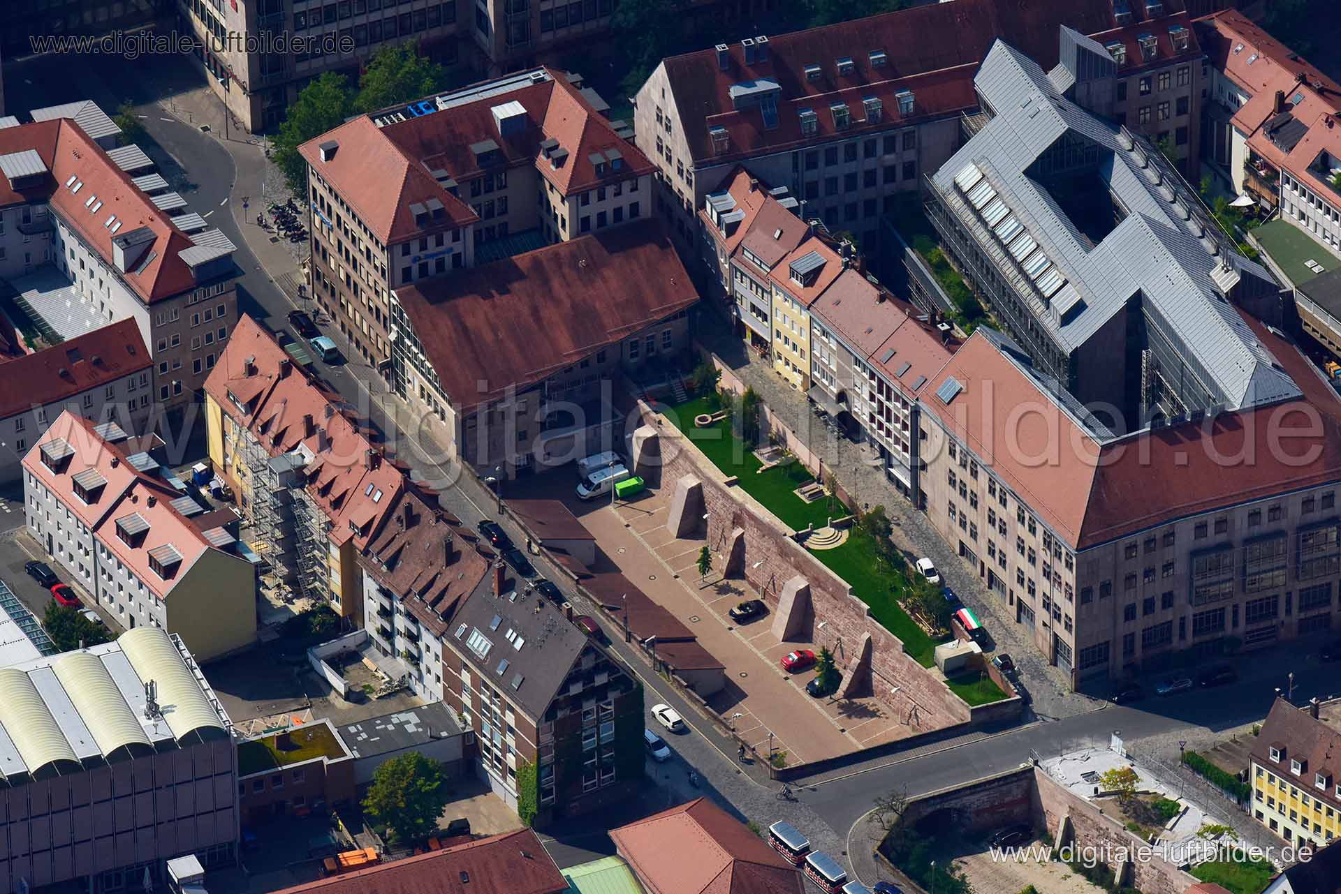 Titel: Peter-Vischer-Straße, Bildnummer: n341990, Ort / Stadt: Nürnberg, (Land)Kreis: kreisfreie Stadt Nürnberg, Regierungsbezirk: Mittelfranken, Bundesland: Bayern, Aufnahmedatum: 24.08.2019, Schlagwörter: Luftbild, Luftbilder, Luftbildfotografie, Luftaufnahme, Luftbildaufnahme, Luftfoto, Vogelperspektive, Vogelansicht, Deutschland, Schräg- und Senkrecht-Luftaufnahmen, Orthofotografie, Peter-Vischer-Straße, Monat: August, Jahreszeit: Sommer, Tageszeit: Mittag / Nachmittag, Jahr: 2019, Flug ID: