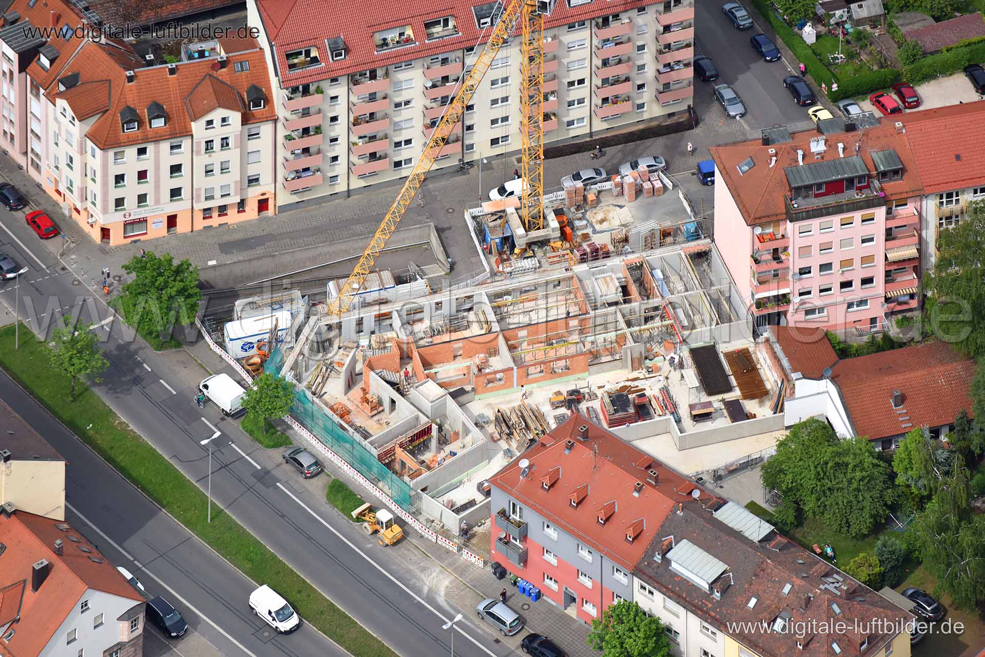 Titel: Pillenreuther Straße, Bildnummer: n147460, Ort / Stadt: Nürnberg, (Land)Kreis: kreisfreie Stadt Nürnberg, Regierungsbezirk: Mittelfranken, Bundesland: Bayern, Aufnahmedatum: 11.05.2015, Schlagwörter: Luftbild, Luftbilder, Luftbildfotografie, Luftaufnahme, Luftbildaufnahme, Luftfoto, Vogelperspektive, Vogelansicht, Deutschland, Schräg- und Senkrecht-Luftaufnahmen, Orthofotografie, Pillenreuther Straße, Zwinglistraße, Calvinstraße, Siemensstraße, Ajtoschstraße, Lutherplatz, Südstadt, 90459,