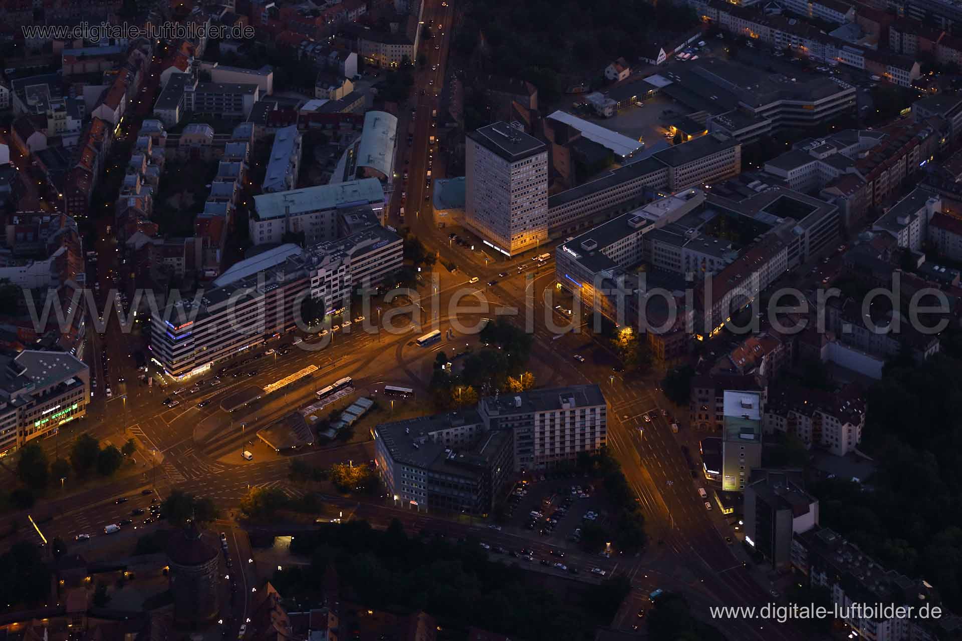 Titel: Plärrer, Bildnummer: c051200, Ort / Stadt: Nürnberg, (Land)Kreis: kreisfreie Stadt Nürnberg, Regierungsbezirk: Mittelfranken, Bundesland: Bayern, Aufnahmedatum: 19.07.2013, Schlagwörter: Luftbild, Luftbilder, Luftbildfotografie, Luftaufnahme, Luftbildaufnahme, Luftfoto, Vogelperspektive, Vogelansicht, Deutschland, Schräg- und Senkrecht-Luftaufnahmen, Orthofotografie, Plärrer, Gostenhof, Dennerstraße, Fürther Straße, Gostenhofer Hauptstraße, Rothenburger Straße, N-Ergie, Energie, EWAG, VAG