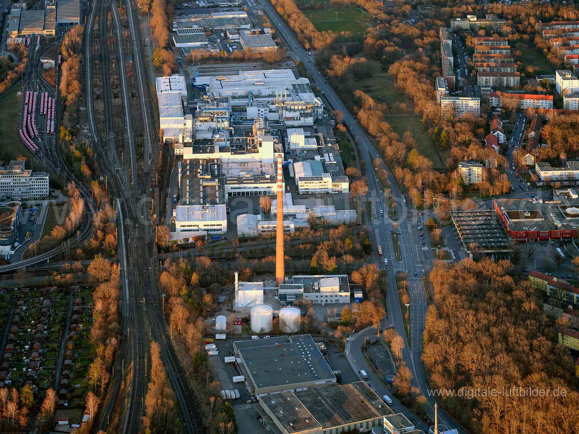 Titel: Prinovis, Bildnummer: f406580, Ort / Stadt: Nürnberg, (Land)Kreis: kreisfreie Stadt Nürnberg, Regierungsbezirk: Mittelfranken, Bundesland: Bayern, Aufnahmedatum: 06.03.2021, Schlagwörter: Luftbild, Luftbilder, Luftbildfotografie, Luftaufnahme, Luftbildaufnahme, Luftfoto, Vogelperspektive, Vogelansicht, Deutschland, Schräg- und Senkrecht-Luftaufnahmen, Orthofotografie, Prinovis, Druckerei, Großdruckerei, Langwasser, Breslauer Straße, Gewerbegebiet, Gewerbeimmobilien, U-Bahn Betriebshof, Pa