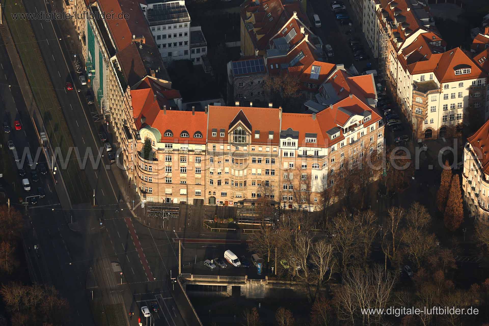 Titel: Prinzregentenufer, Bildnummer: c232870, Ort / Stadt: Nürnberg, (Land)Kreis: kreisfreie Stadt Nürnberg, Regierungsbezirk: Mittelfranken, Bundesland: Bayern, Aufnahmedatum: 08.12.2016, Schlagwörter: Luftbild, Luftbilder, Luftbildfotografie, Luftaufnahme, Luftbildaufnahme, Luftfoto, Vogelperspektive, Vogelansicht, Deutschland, Schräg- und Senkrecht-Luftaufnahmen, Orthofotografie, Prinzregentenufer, Steubenbrücke, Emilienstraße, Laufertorgraben, Theodorstraße, Monat: Dezember, Jahreszeit: Win