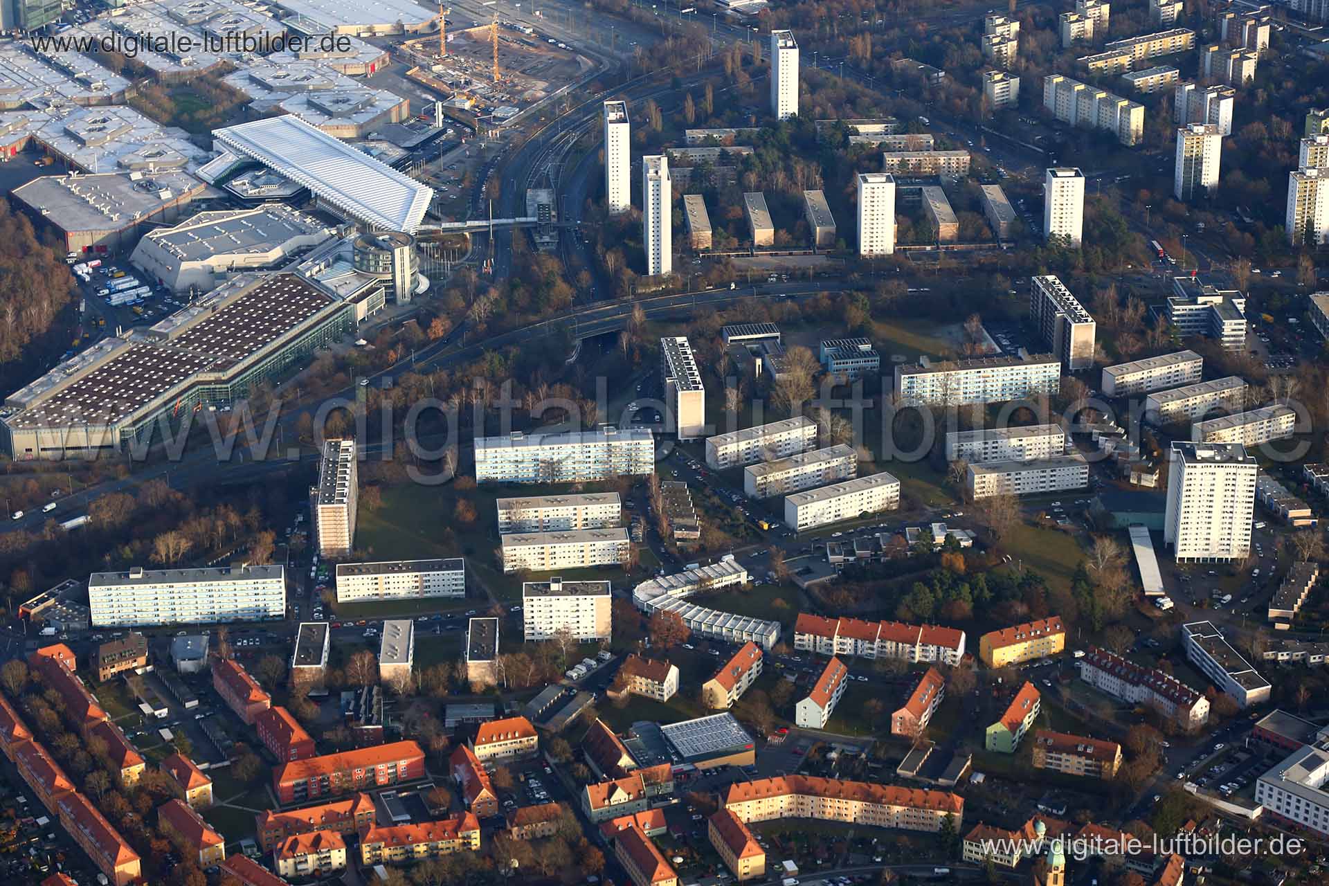 Titel: Rangierbahnhof-Siedlung, Bildnummer: c232730, Ort / Stadt: Nürnberg, (Land)Kreis: kreisfreie Stadt Nürnberg, Regierungsbezirk: Mittelfranken, Bundesland: Bayern, Aufnahmedatum: 08.12.2016, Schlagwörter: Luftbild, Luftbilder, Luftbildfotografie, Luftaufnahme, Luftbildaufnahme, Luftfoto, Vogelperspektive, Vogelansicht, Deutschland, Schräg- und Senkrecht-Luftaufnahmen, Orthofotografie, Rangierbahnhof-Siedlung, Bauernfeind, Planetenring, neptunweg, Sonnenstraße, Saturnweg, Marsweg, Jupiterwin
