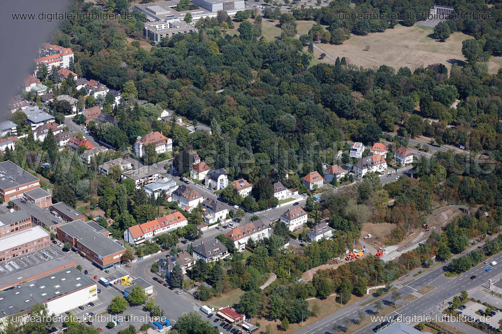 Titel: Rankestraße, Bildnummer: c153940, Ort / Stadt: Nürnberg, (Land)Kreis: kreisfreie Stadt Nürnberg, Regierungsbezirk: Mittelfranken, Bundesland: Bayern, Aufnahmedatum: 26.08.2015, Schlagwörter: Luftbild, Luftbilder, Luftbildfotografie, Luftaufnahme, Luftbildaufnahme, Luftfoto, Vogelperspektive, Vogelansicht, Deutschland, Schräg- und Senkrecht-Luftaufnahmen, Orthofotografie, Markomannenstraße, Sigenastraße, Rankestraße, Frankenstraße, Nibelungenviertel, Luitpolhain, Parsifalstraße, Monat: Aug