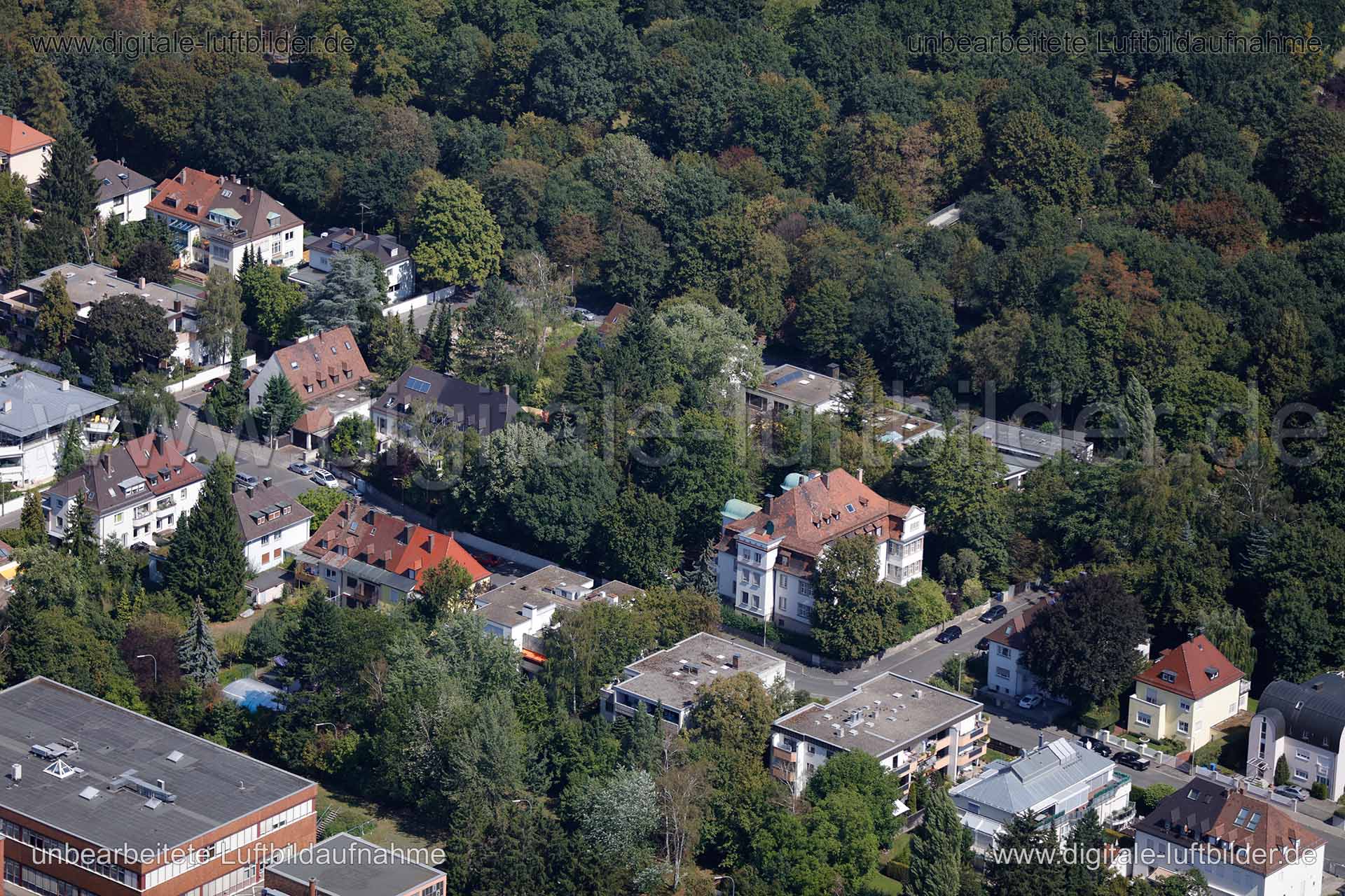 Titel: Rankestraße, Bildnummer: c153950, Ort / Stadt: Nürnberg, (Land)Kreis: kreisfreie Stadt Nürnberg, Regierungsbezirk: Mittelfranken, Bundesland: Bayern, Aufnahmedatum: 26.08.2015, Schlagwörter: Luftbild, Luftbilder, Luftbildfotografie, Luftaufnahme, Luftbildaufnahme, Luftfoto, Vogelperspektive, Vogelansicht, Deutschland, Schräg- und Senkrecht-Luftaufnahmen, Orthofotografie, Rankestraße, Parsifalstraße, Nibelungenviertel, Monat: August, Jahreszeit: Sommer, Tageszeit: Mittag / Nachmittag, Jahr