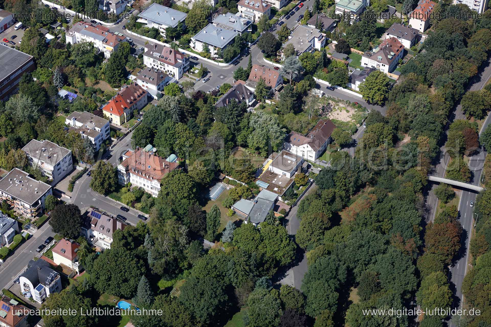 Titel: Rankestraße, Bildnummer: c154050, Ort / Stadt: Nürnberg, (Land)Kreis: kreisfreie Stadt Nürnberg, Regierungsbezirk: Mittelfranken, Bundesland: Bayern, Aufnahmedatum: 26.08.2015, Schlagwörter: Luftbild, Luftbilder, Luftbildfotografie, Luftaufnahme, Luftbildaufnahme, Luftfoto, Vogelperspektive, Vogelansicht, Deutschland, Schräg- und Senkrecht-Luftaufnahmen, Orthofotografie, Rankestraße, Parsifalstraße, Nibelungenviertel, Monat: August, Jahreszeit: Sommer, Tageszeit: Mittag / Nachmittag, Jahr