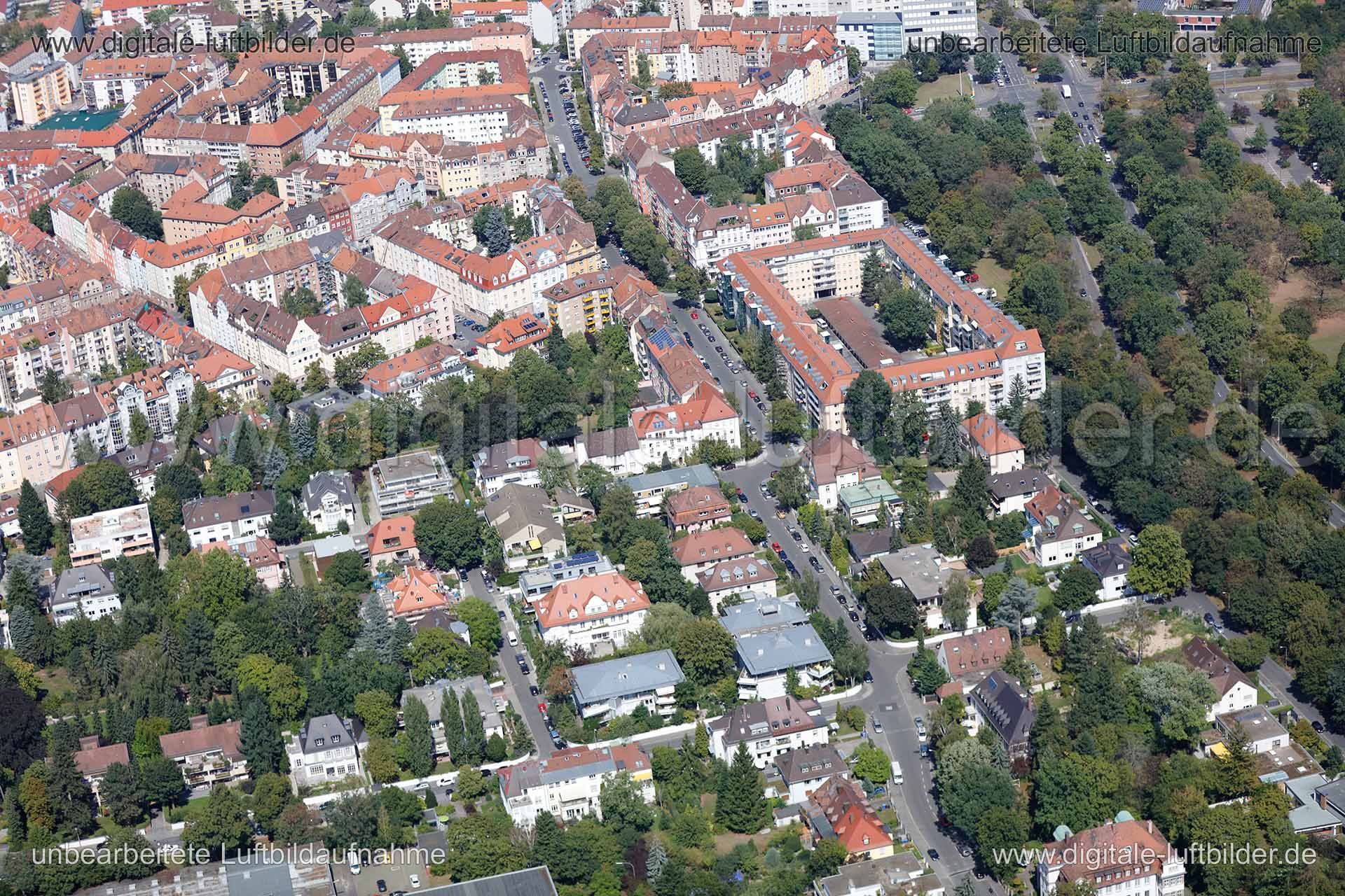 Titel: Rankestraße, Bildnummer: c154100, Ort / Stadt: Nürnberg, (Land)Kreis: kreisfreie Stadt Nürnberg, Regierungsbezirk: Mittelfranken, Bundesland: Bayern, Aufnahmedatum: 26.08.2015, Schlagwörter: Luftbild, Luftbilder, Luftbildfotografie, Luftaufnahme, Luftbildaufnahme, Luftfoto, Vogelperspektive, Vogelansicht, Deutschland, Schräg- und Senkrecht-Luftaufnahmen, Orthofotografie, Rankestraße, Nibelungenviertel, Parsifalstraße, Guntherstraße, Dietrichstraße, Baldurstraße, Holzgartenstraße, Nibelung