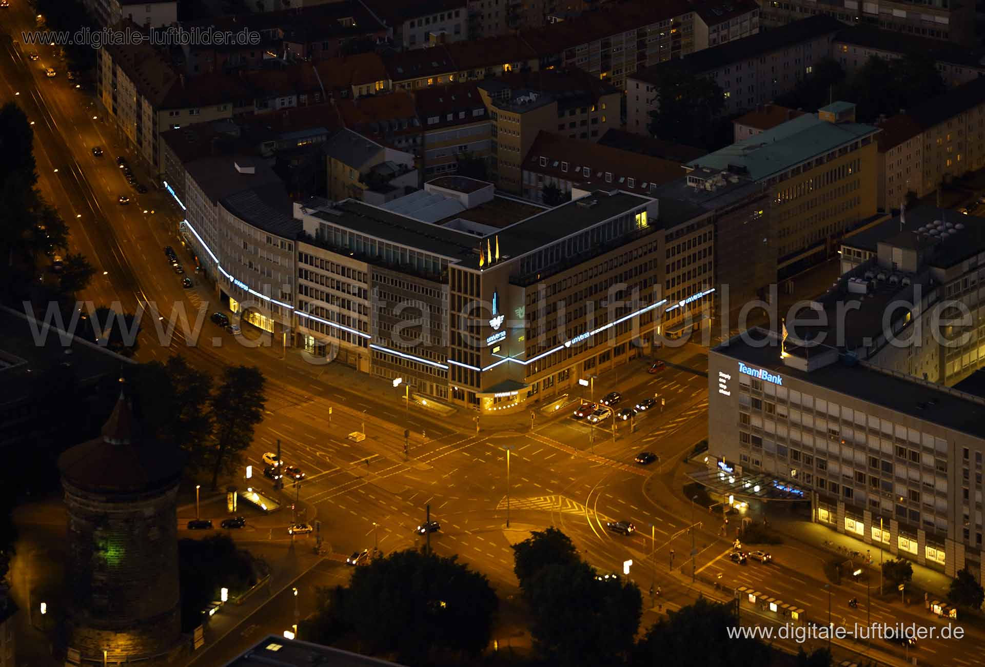 Titel: Rathenauplatz, Bildnummer: c052030, Ort / Stadt: Nürnberg, (Land)Kreis: kreisfreie Stadt Nürnberg, Regierungsbezirk: Mittelfranken, Bundesland: Bayern, Aufnahmedatum: 19.07.2013, Schlagwörter: Luftbild, Luftbilder, Luftbildfotografie, Luftaufnahme, Luftbildaufnahme, Luftfoto, Vogelperspektive, Vogelansicht, Deutschland, Schräg- und Senkrecht-Luftaufnahmen, Orthofotografie, Rathenauplatz, Universa Versicherung, Teambank, Bayreuther Straße, Sulzbacher Straße, Lenbachstraße, Gewerbeflächen &