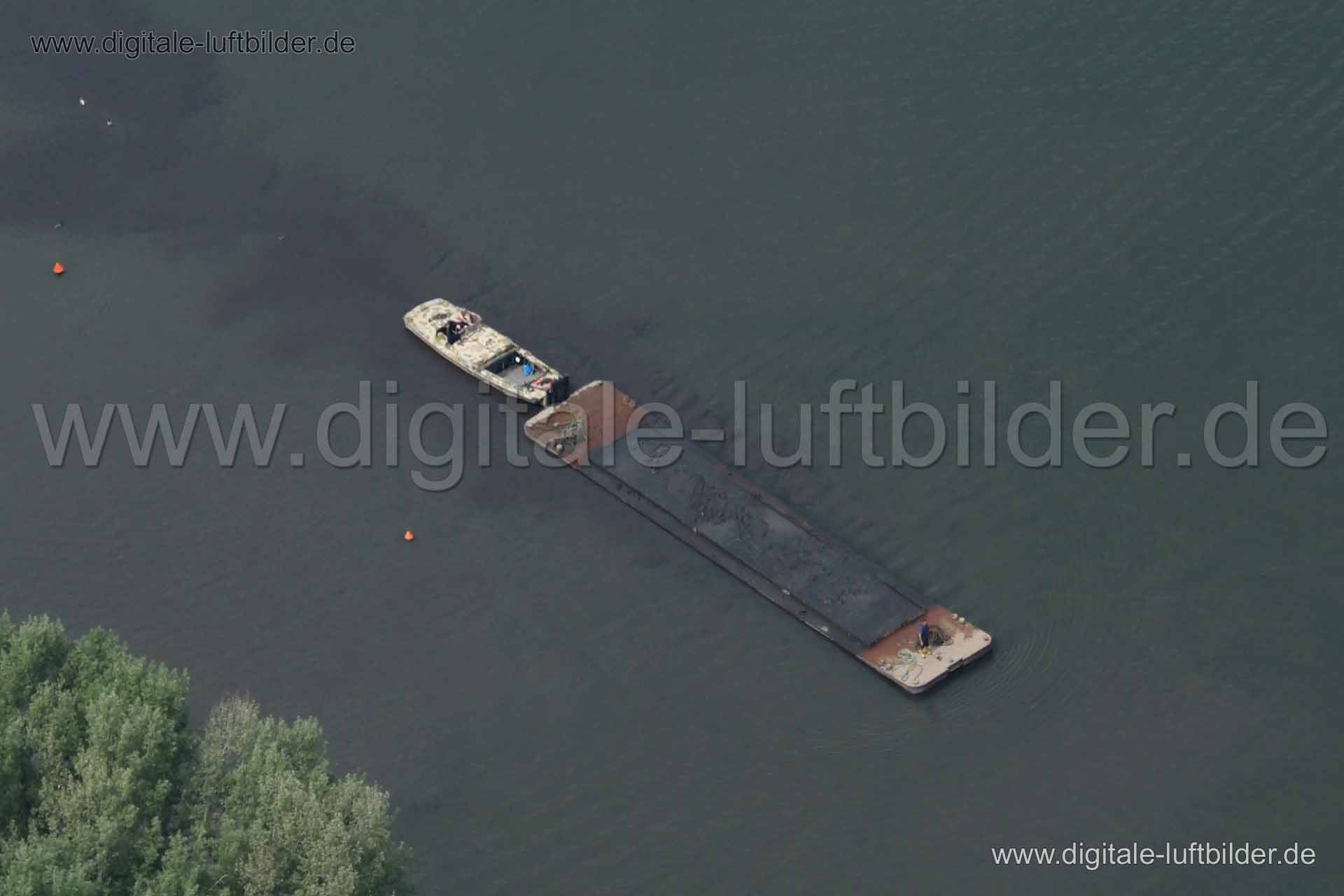 Titel: Reinigung Wöhrder See, Bildnummer: c038570, Ort / Stadt: Nürnberg, (Land)Kreis: kreisfreie Stadt Nürnberg, Regierungsbezirk: Mittelfranken, Bundesland: Bayern, Aufnahmedatum: 15.05.2013, Schlagwörter: Luftbild, Luftbilder, Luftbildfotografie, Luftaufnahme, Luftbildaufnahme, Luftfoto, Vogelperspektive, Vogelansicht, Deutschland, Schräg- und Senkrecht-Luftaufnahmen, Orthofotografie, Wöhrd, Wöhrder See, Entschlackung, Gerätschaften, See, Teich, Gewässer, Reinigung Wöhrder See, Monat: Mai, Ja