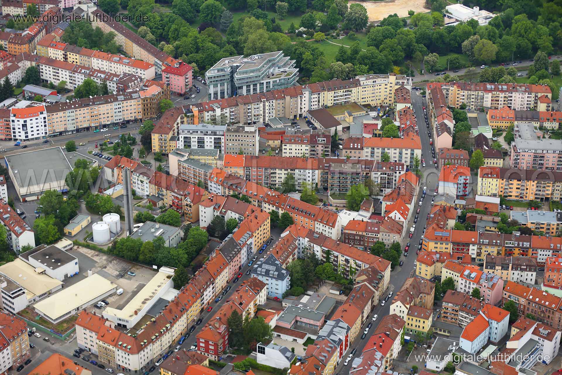 Titel: Rennweg, Bildnummer: c107940, Ort / Stadt: Nürnberg, (Land)Kreis: kreisfreie Stadt Nürnberg, Regierungsbezirk: Mittelfranken, Bundesland: Bayern, Aufnahmedatum: 03.05.2014, Schlagwörter: Luftbild, Luftbilder, Luftbildfotografie, Luftaufnahme, Luftbildaufnahme, Luftfoto, Vogelperspektive, Vogelansicht, Deutschland, Schräg- und Senkrecht-Luftaufnahmen, Orthofotografie, Rennweg, Ludwig-Feuerbach-Straße, Stadtpark, Bayreuther Straße, Monat: Mai, Jahreszeit: Sommer, Tageszeit: Mittag / Nachmit