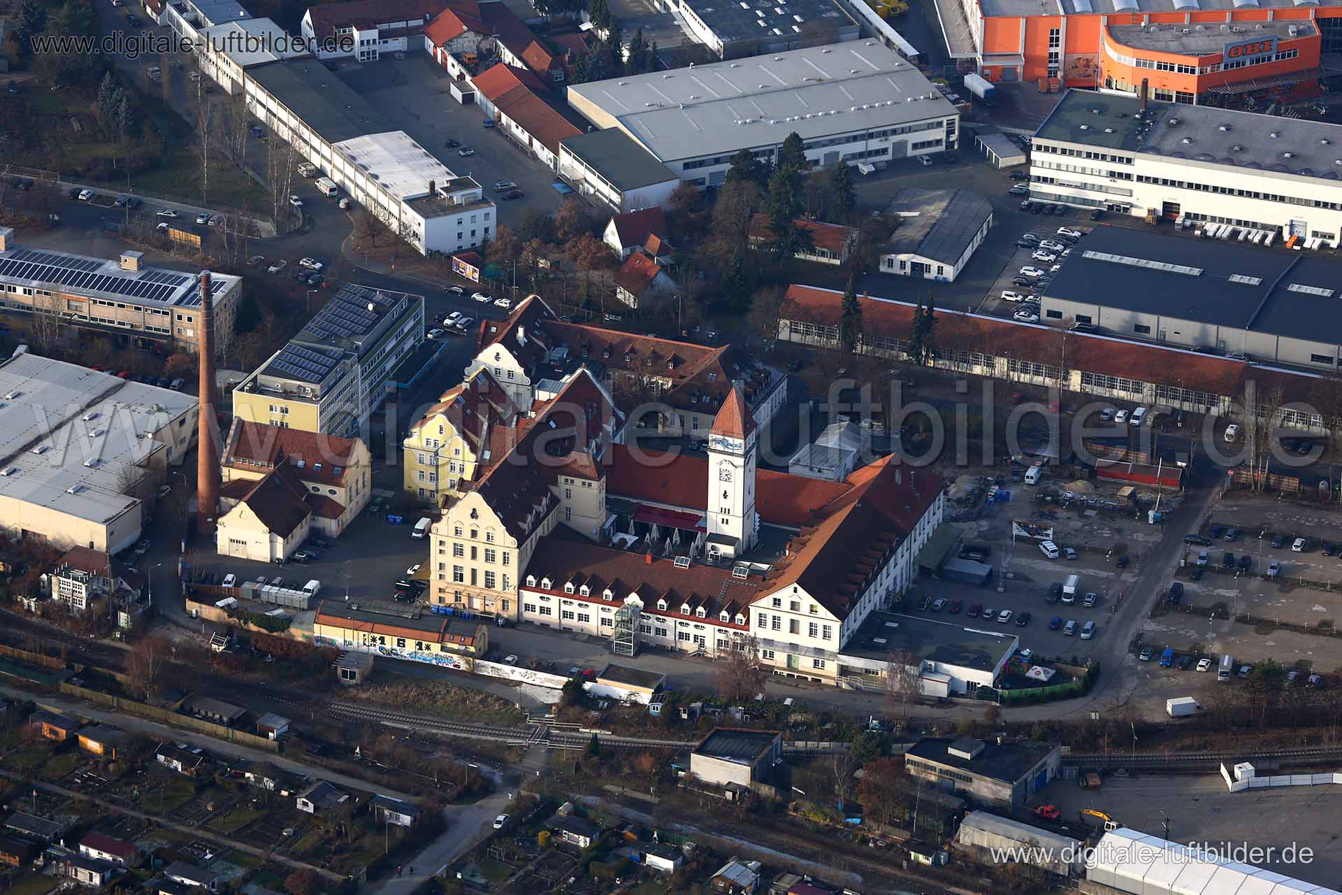 Titel: Resi, Bildnummer: c230690, Ort / Stadt: Nürnberg, (Land)Kreis: kreisfreie Stadt Nürnberg, Regierungsbezirk: Mittelfranken, Bundesland: Bayern, Aufnahmedatum: 08.12.2016, Schlagwörter: Luftbild, Luftbilder, Luftbildfotografie, Luftaufnahme, Luftbildaufnahme, Luftfoto, Vogelperspektive, Vogelansicht, Deutschland, Schräg- und Senkrecht-Luftaufnahmen, Orthofotografie, Resi, Klingenhof, Klingenhofstraße, Martinstraße, Pirnaerstraße, Denkmalschutz, Johann-Soergel-Weg, Fritz-Hintermayr-Haus, Feu