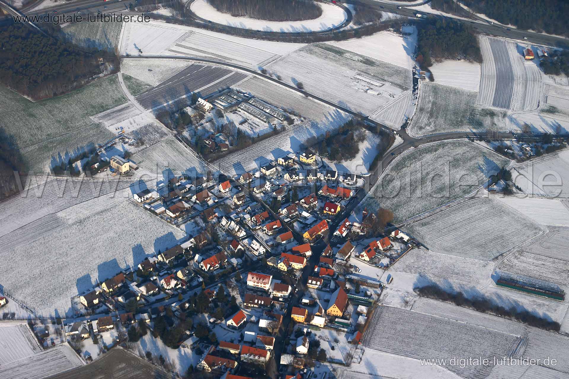 Titel: Reutles, Bildnummer: c208570, Ort / Stadt: Nürnberg, (Land)Kreis: kreisfreie Stadt Nürnberg, Regierungsbezirk: Mittelfranken, Bundesland: Bayern, Aufnahmedatum: 22.01.2016, Schlagwörter: Luftbild, Luftbilder, Luftbildfotografie, Luftaufnahme, Luftbildaufnahme, Luftfoto, Vogelperspektive, Vogelansicht, Deutschland, Schräg- und Senkrecht-Luftaufnahmen, Orthofotografie, Reutles, Reutleser Straße, Mespelbrunner Straße, Amorbacher Straße, Am Lindenpark, Beim Galgensee, Acker, Äcker, Landwirtsc