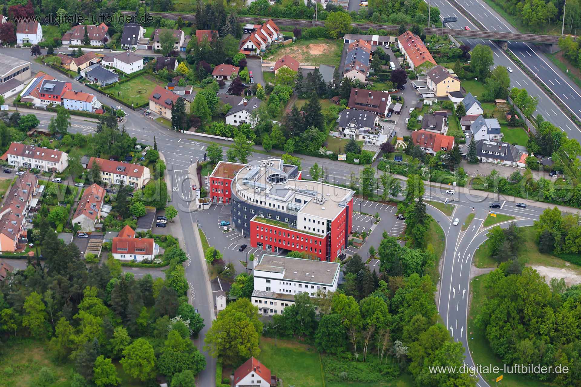 Titel: Schwaig, Bildnummer: c106860, Ort / Stadt: Nürnberg, (Land)Kreis: kreisfreie Stadt Nürnberg, Regierungsbezirk: Mittelfranken, Bundesland: Bayern, Aufnahmedatum: 03.05.2014, Schlagwörter: Luftbild, Luftbilder, Luftbildfotografie, Luftaufnahme, Luftbildaufnahme, Luftfoto, Vogelperspektive, Vogelansicht, Deutschland, Schräg- und Senkrecht-Luftaufnahmen, Orthofotografie, Nürnberger Straße, Glasschleifweg, Wieseneckstraße, Autobahn, Autobahn A3, Südwolle, Gewerbeflächen & Gewerbeimmobilien, Sc