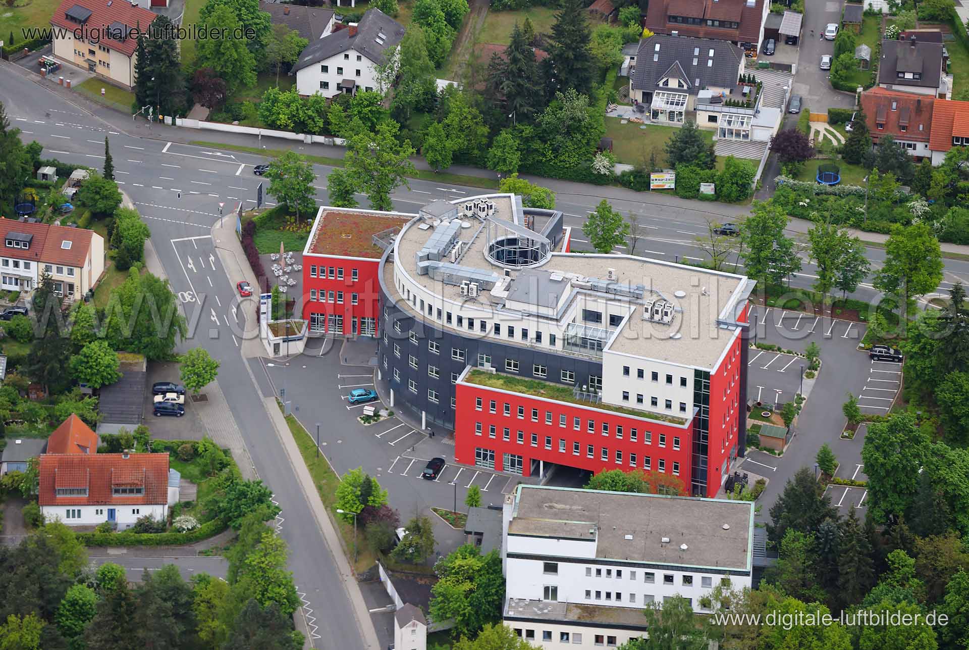 Titel: Schwaig, Bildnummer: c106870, Ort / Stadt: Nürnberg, (Land)Kreis: kreisfreie Stadt Nürnberg, Regierungsbezirk: Mittelfranken, Bundesland: Bayern, Aufnahmedatum: 03.05.2014, Schlagwörter: Luftbild, Luftbilder, Luftbildfotografie, Luftaufnahme, Luftbildaufnahme, Luftfoto, Vogelperspektive, Vogelansicht, Deutschland, Schräg- und Senkrecht-Luftaufnahmen, Orthofotografie, Nürnberger Straße, Glasschleifweg, Wieseneckstraße, Autobahn, Autobahn A3, Südwolle, Gewerbeflächen & Gewerbeimmobilien, Sc