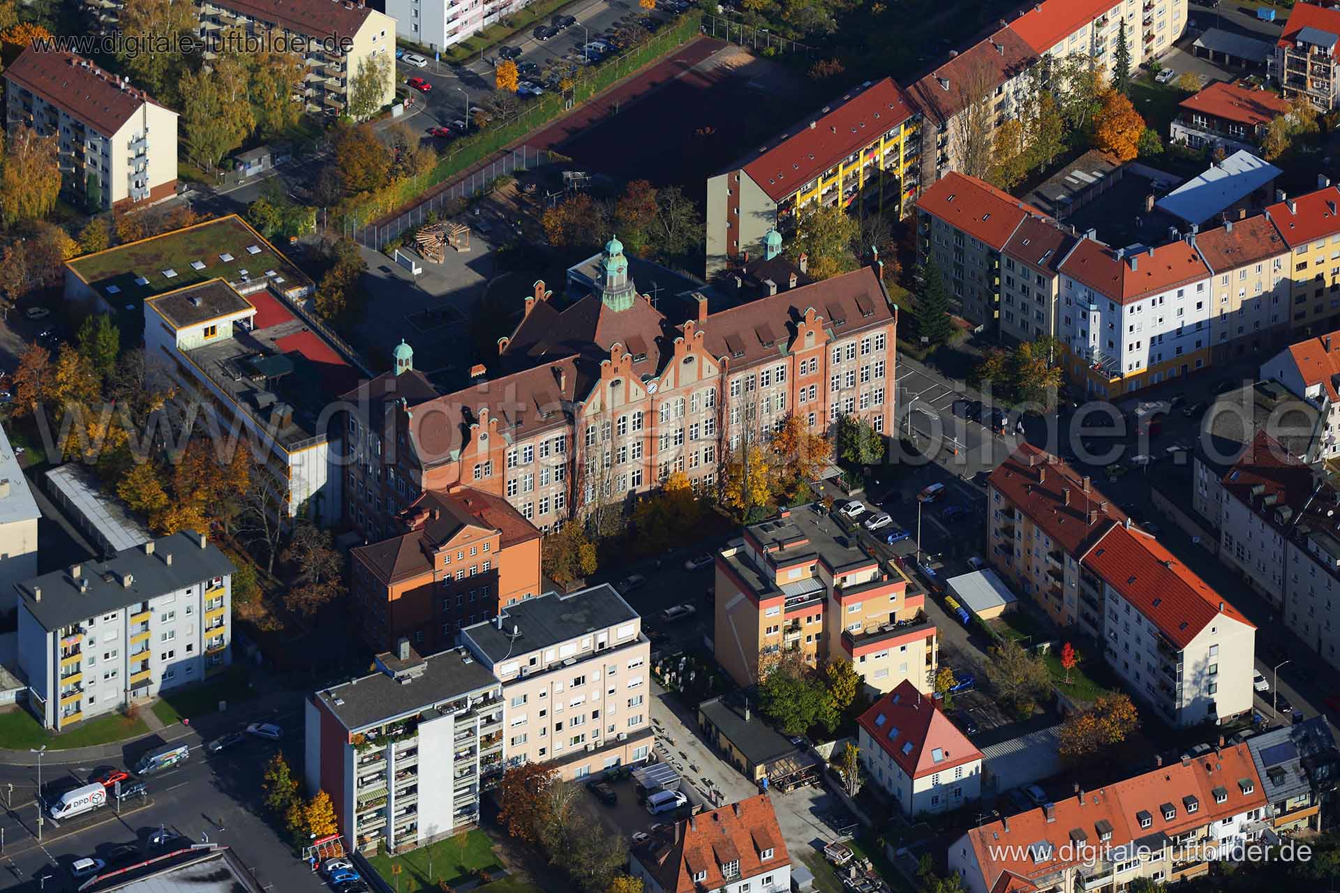 Titel: Scnieglinger Straße, Bildnummer: c123050, Ort / Stadt: Nürnberg, (Land)Kreis: kreisfreie Stadt Nürnberg, Regierungsbezirk: Mittelfranken, Bundesland: Bayern, Aufnahmedatum: 03.11.2014, Schlagwörter: Luftbild, Luftbilder, Luftbildfotografie, Luftaufnahme, Luftbildaufnahme, Luftfoto, Vogelperspektive, Vogelansicht, Deutschland, Schräg- und Senkrecht-Luftaufnahmen, Orthofotografie, Schnieglinger Straße, Altbau, Backstein, Backsteinbau, Kirschgartenstraße, Fleischmannplatz, Scnieglinger Straß