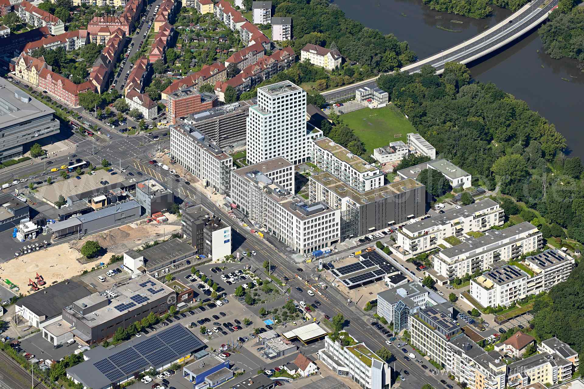 Titel: Seetor City Campus, Bildnummer: n510460, Ort / Stadt: Nürnberg, (Land)Kreis: kreisfreie Stadt Nürnberg, Regierungsbezirk: Mittelfranken, Bundesland: Bayern, Aufnahmedatum: 11.08.2023, Schlagwörter: Deutschland, 90480, 90482, Erhardstraße, Gleißhammerstraße, Haimendorfer Straße, Nürnberg, Ostendstraße, Wagenseilstraße, Seetor City Campus, Wöhrder See, Pegnitz, Campus, Hochhaus, Neubau, Monat: August, Jahreszeit: Sommer, Tageszeit: Vormittag / Mittag, Jahr: 2023, Flug ID: 20230811, Bildstat