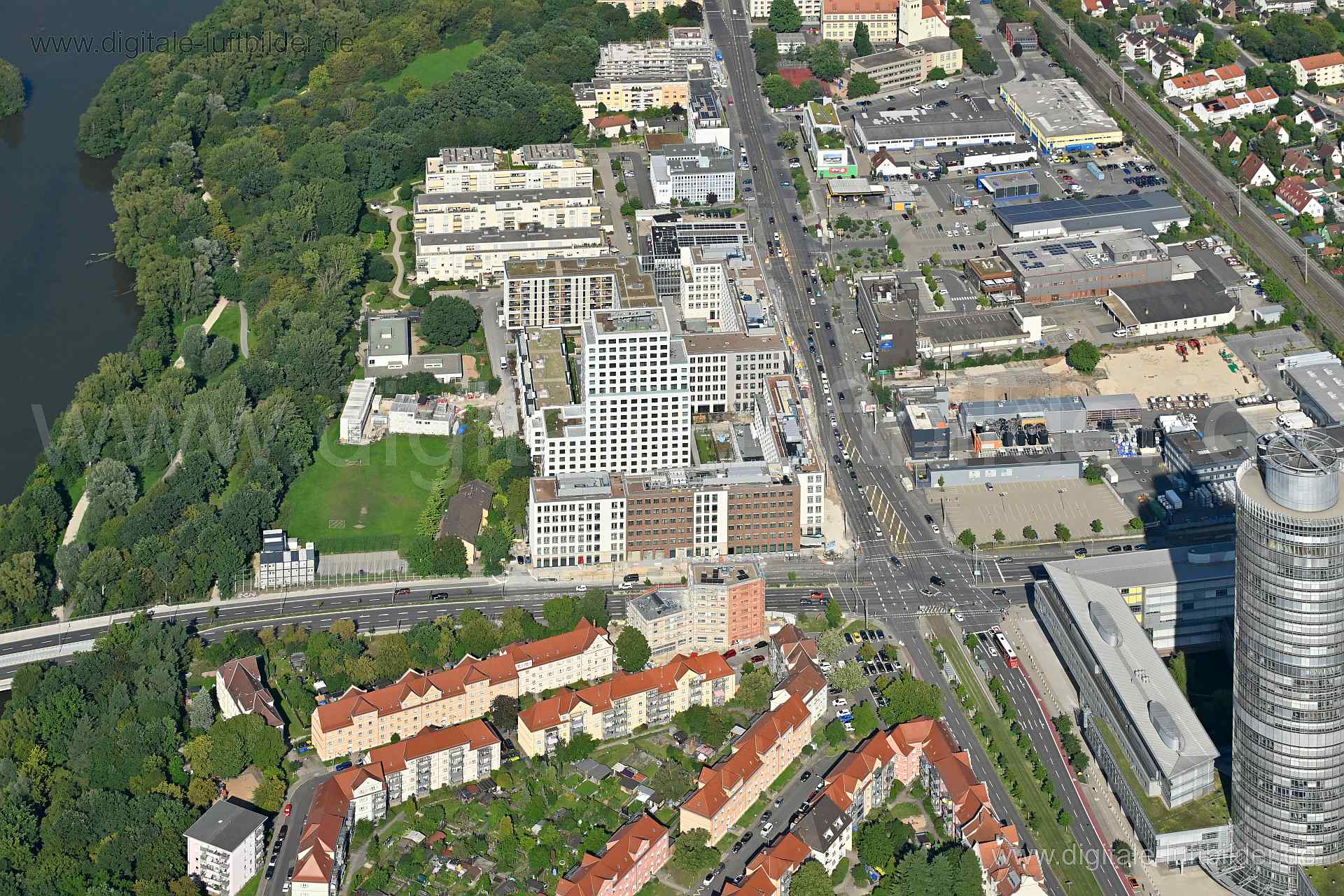 Titel: Seetor City Campus, Bildnummer: n515400, Ort / Stadt: Nürnberg, (Land)Kreis: kreisfreie Stadt Nürnberg, Regierungsbezirk: Mittelfranken, Bundesland: Bayern, Aufnahmedatum: 11.08.2023, Schlagwörter: Deutschland, 90482, Erhardstraße, Nürnberg, Ostendstraße, Wagenseilstraße, Seetor City Campus, Neubau, Hochhaus, Sontowski & Partner, Wöhrder See, Monat: August, Jahreszeit: Sommer, Tageszeit: Vormittag / Mittag, Jahr: 2023, Flug ID: 20230811, Bildstatus: unbearbeitetes Rohbild, Bildabmessung: 