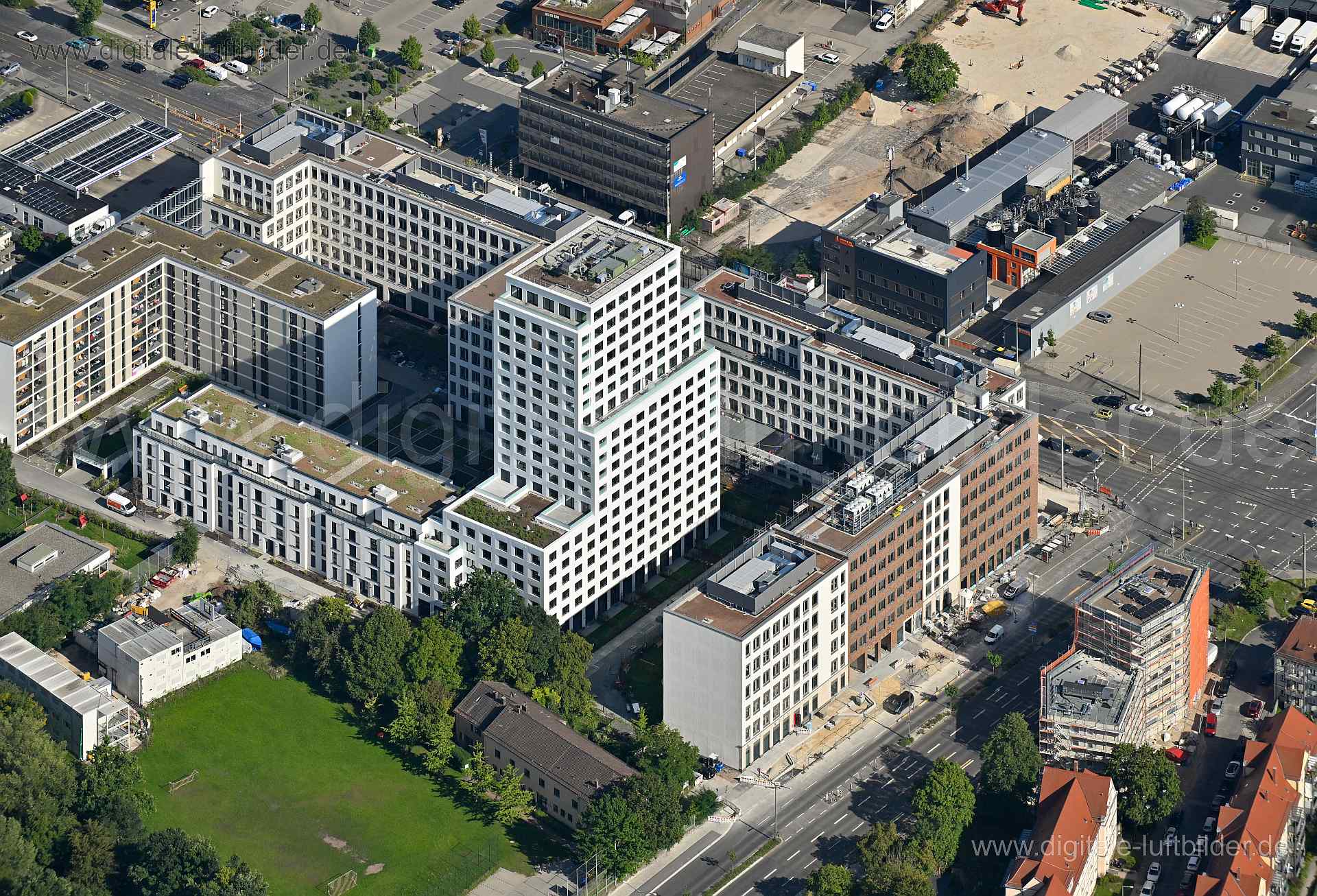 Titel: Seetor City Campus, Bildnummer: n515440, Ort / Stadt: Nürnberg, (Land)Kreis: kreisfreie Stadt Nürnberg, Regierungsbezirk: Mittelfranken, Bundesland: Bayern, Aufnahmedatum: 11.08.2023, Schlagwörter: Deutschland, 90482, Erhardstraße, Nürnberg, Ostendstraße, Wagenseilstraße, Seetor City Campus, Neubau, Hochhaus, Sontowski & Partner, Wöhrder See, Monat: August, Jahreszeit: Sommer, Tageszeit: Vormittag / Mittag, Jahr: 2023, Flug ID: 20230811, Bildstatus: unbearbeitetes Rohbild, Bildabmessung: 
