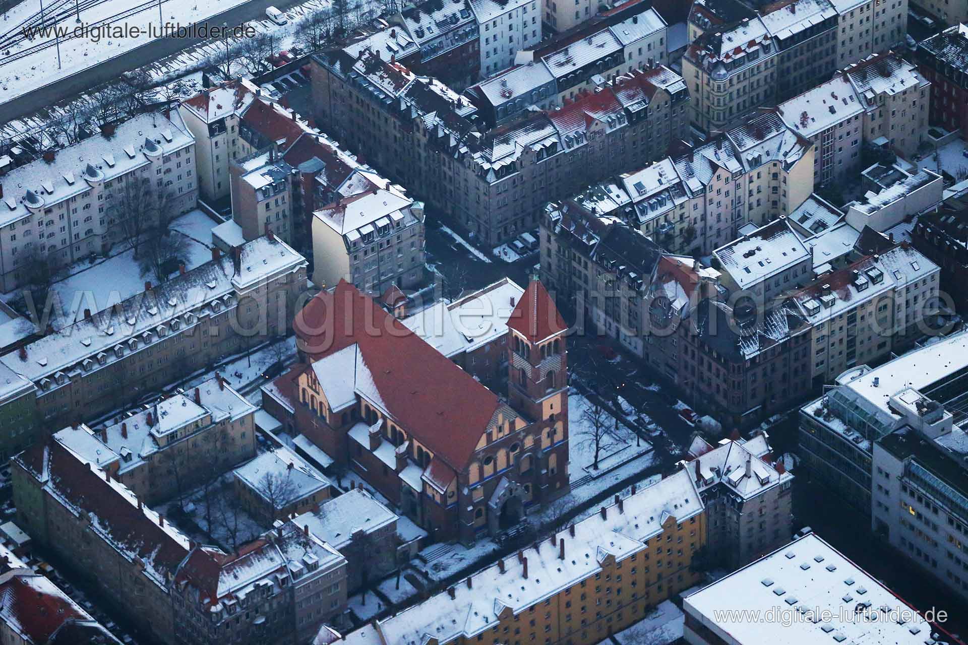 Titel: St. Anton Kirche, Bildnummer: c190610, Ort / Stadt: Nürnberg, (Land)Kreis: kreisfreie Stadt Nürnberg, Regierungsbezirk: Mittelfranken, Bundesland: Bayern, Aufnahmedatum: 21.01.2016, Schlagwörter: Luftbild, Luftbilder, Luftbildfotografie, Luftaufnahme, Luftbildaufnahme, Luftfoto, Vogelperspektive, Vogelansicht, Deutschland, Schräg- und Senkrecht-Luftaufnahmen, Orthofotografie, St. Anton Kirche, Kirche, Gostenhof, Adam-Klein-Straße, Paumgartnerstraße, Preißlerstraße, Monat: Januar, Jahresze