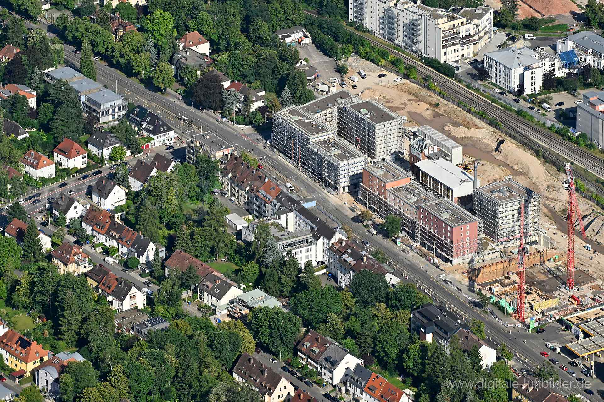 Titel: St. Jobst, Bildnummer: n515460, Ort / Stadt: Nürnberg, (Land)Kreis: kreisfreie Stadt Nürnberg, Regierungsbezirk: Mittelfranken, Bundesland: Bayern, Aufnahmedatum: 11.08.2023, Schlagwörter: Deutschland, 90491, Am Ostbahnhof, Bülowstraße, Erlenstegenstraße, Gluckstraße, Grimmstraße, Jobster Straße, Martin-Albert-Straße, Nürnberg, Sibeliusstraße, Steuerwald-Landmann-Straße, Thumenberger Weg, Weißer Weg, Wilhelm-Raabe-Straße, Äußere Sulzbacher Straße, St. Jobst, ehem. Branntweinareal, Neubau,