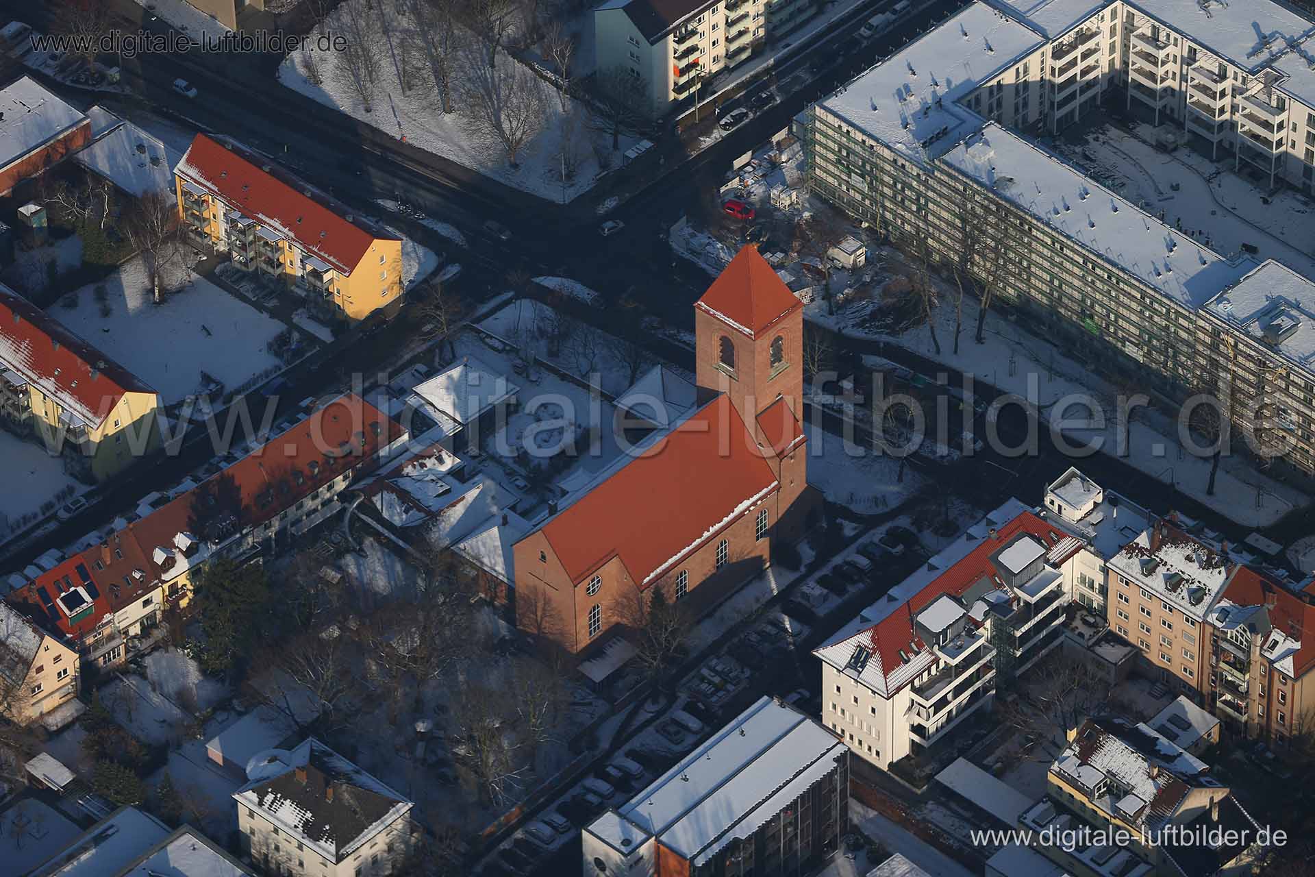 Titel: St. Martin Kirche, Bildnummer: c207900, Ort / Stadt: Nürnberg, (Land)Kreis: kreisfreie Stadt Nürnberg, Regierungsbezirk: Mittelfranken, Bundesland: Bayern, Aufnahmedatum: 22.01.2016, Schlagwörter: Luftbild, Luftbilder, Luftbildfotografie, Luftaufnahme, Luftbildaufnahme, Luftfoto, Vogelperspektive, Vogelansicht, Deutschland, Schräg- und Senkrecht-Luftaufnahmen, Orthofotografie, St. Martin Kirche, Kirche, Rollnerstraße, Wilderstraße, Grolandstraße, Friedenstraße, Monat: Januar, Jahreszeit: