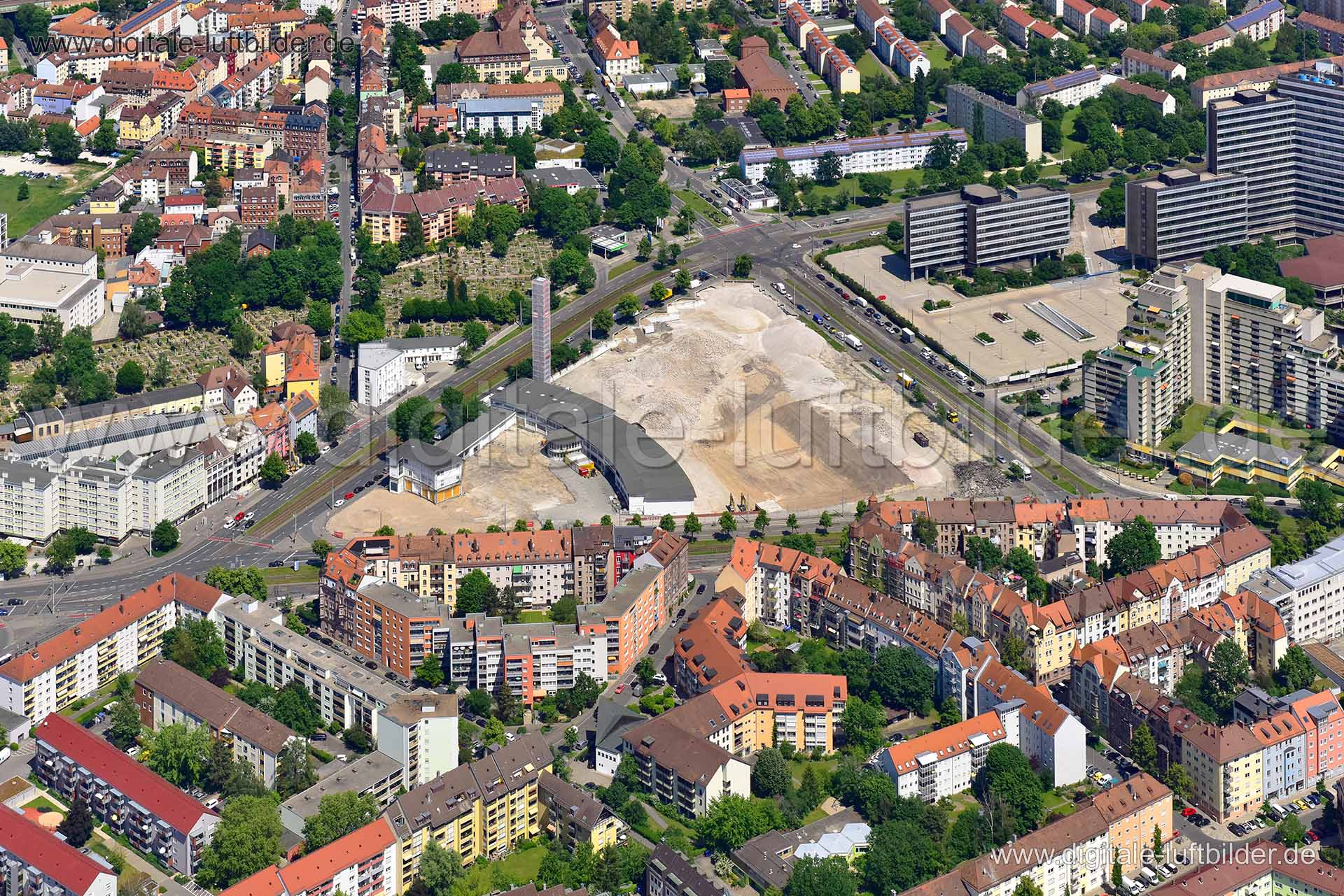 Titel: St. Peter, Bildnummer: n293830, Ort / Stadt: Nürnberg, (Land)Kreis: kreisfreie Stadt Nürnberg, Regierungsbezirk: Mittelfranken, Bundesland: Bayern, Aufnahmedatum: 02.06.2019, Schlagwörter: Luftbild, Luftbilder, Luftbildfotografie, Luftaufnahme, Luftbildaufnahme, Luftfoto, Vogelperspektive, Vogelansicht, Deutschland, Schräg- und Senkrecht-Luftaufnahmen, Orthofotografie, St. Peter, Hainstraße, Regensburger Straße, Herbartstraße, Scharrerstraße, Baustelle, Brache, Sybelstraße, Hallerhüttenst