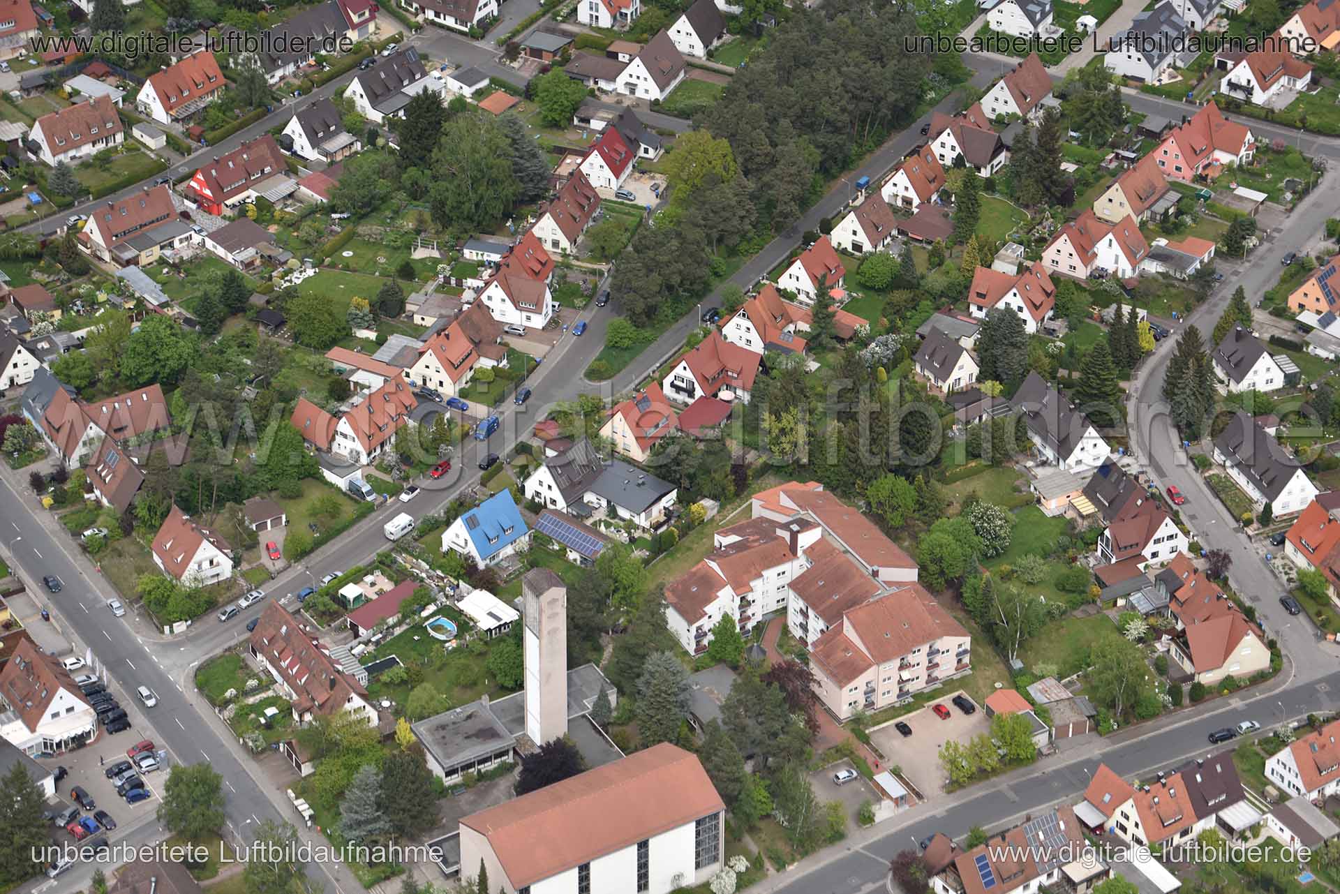 Titel: St. Wunibald, Bildnummer: n146570, Ort / Stadt: Nürnberg, (Land)Kreis: kreisfreie Stadt Nürnberg, Regierungsbezirk: Mittelfranken, Bundesland: Bayern, Aufnahmedatum: 11.05.2015, Schlagwörter: Luftbild, Luftbilder, Luftbildfotografie, Luftaufnahme, Luftbildaufnahme, Luftfoto, Vogelperspektive, Vogelansicht, Deutschland, Schräg- und Senkrecht-Luftaufnahmen, Orthofotografie, Saarbrückener Straße, Gersweilerstraße, Schulze-Delitzsch-Weg, Taunusweg, Eifelweg, Kirche, Gartenstadt, 90469, St. Wu