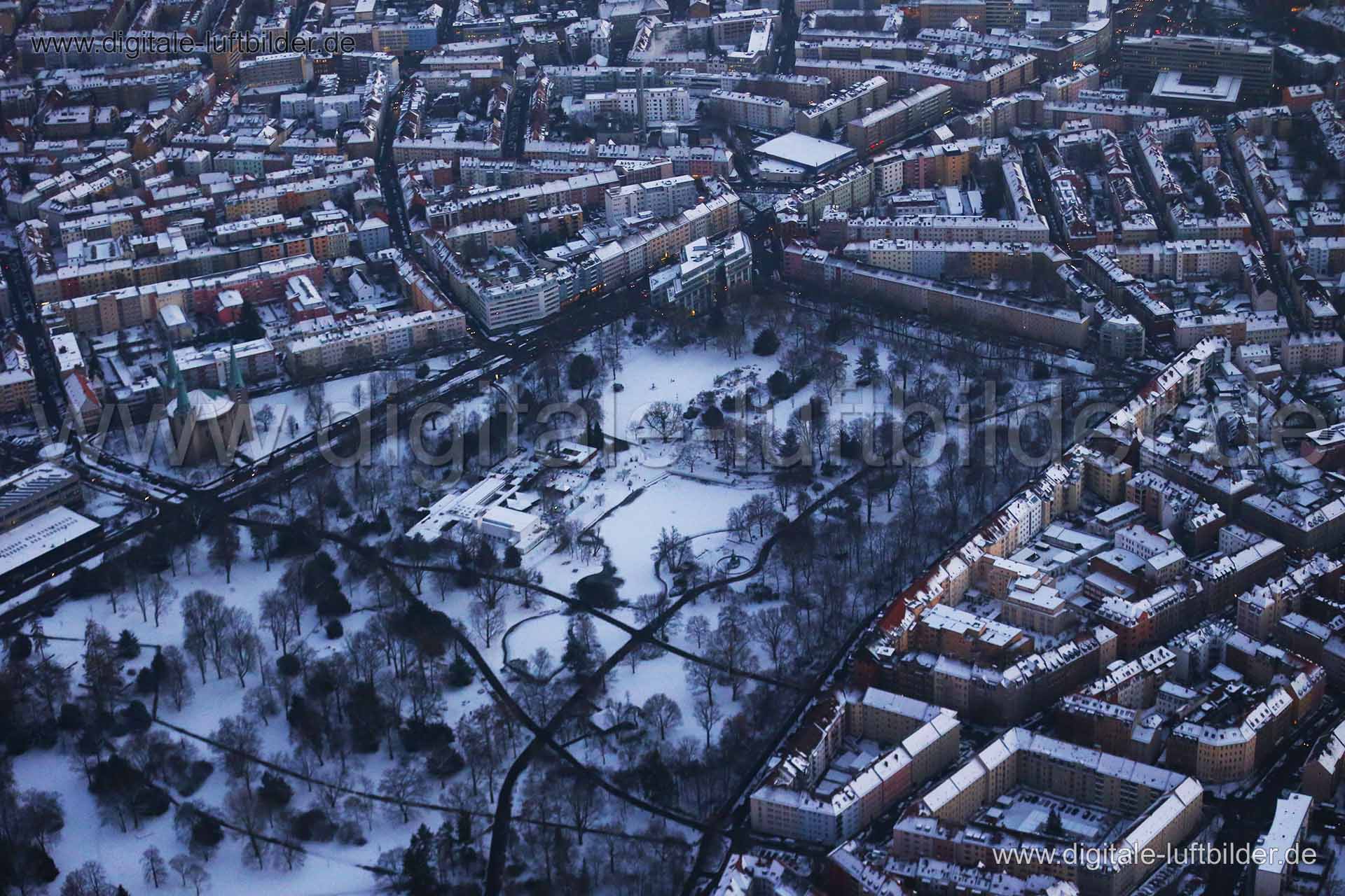 Titel: Stadtpark, Bildnummer: c191280, Ort / Stadt: Nürnberg, (Land)Kreis: kreisfreie Stadt Nürnberg, Regierungsbezirk: Mittelfranken, Bundesland: Bayern, Aufnahmedatum: 21.01.2016, Schlagwörter: Luftbild, Luftbilder, Luftbildfotografie, Luftaufnahme, Luftbildaufnahme, Luftfoto, Vogelperspektive, Vogelansicht, Deutschland, Schräg- und Senkrecht-Luftaufnahmen, Orthofotografie, Stadtpark, Parkstraße, Friedenstraße, Bayreuther Straße, Martin-Richter-Straße, Monat: Januar, Jahreszeit: Winter, Tagesz