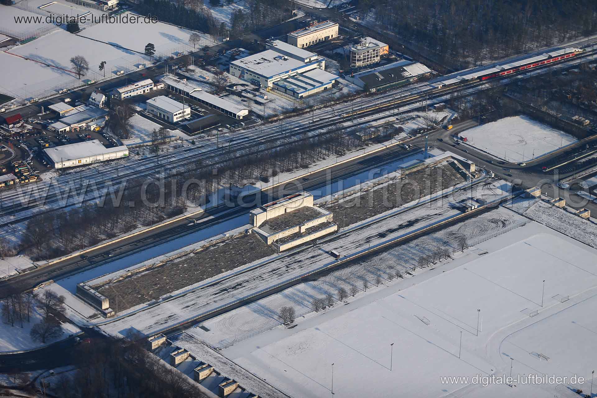 Titel: Steintribüne, Bildnummer: c207540, Ort / Stadt: Nürnberg, (Land)Kreis: kreisfreie Stadt Nürnberg, Regierungsbezirk: Mittelfranken, Bundesland: Bayern, Aufnahmedatum: 22.01.2016, Schlagwörter: Luftbild, Luftbilder, Luftbildfotografie, Luftaufnahme, Luftbildaufnahme, Luftfoto, Vogelperspektive, Vogelansicht, Deutschland, Schräg- und Senkrecht-Luftaufnahmen, Orthofotografie, Steintribüne, Zeppelinstraße, Regensburger Straße, Beuthener Straße, Hermann-Böhm-Straße, Monat: Januar, Jahreszeit: W