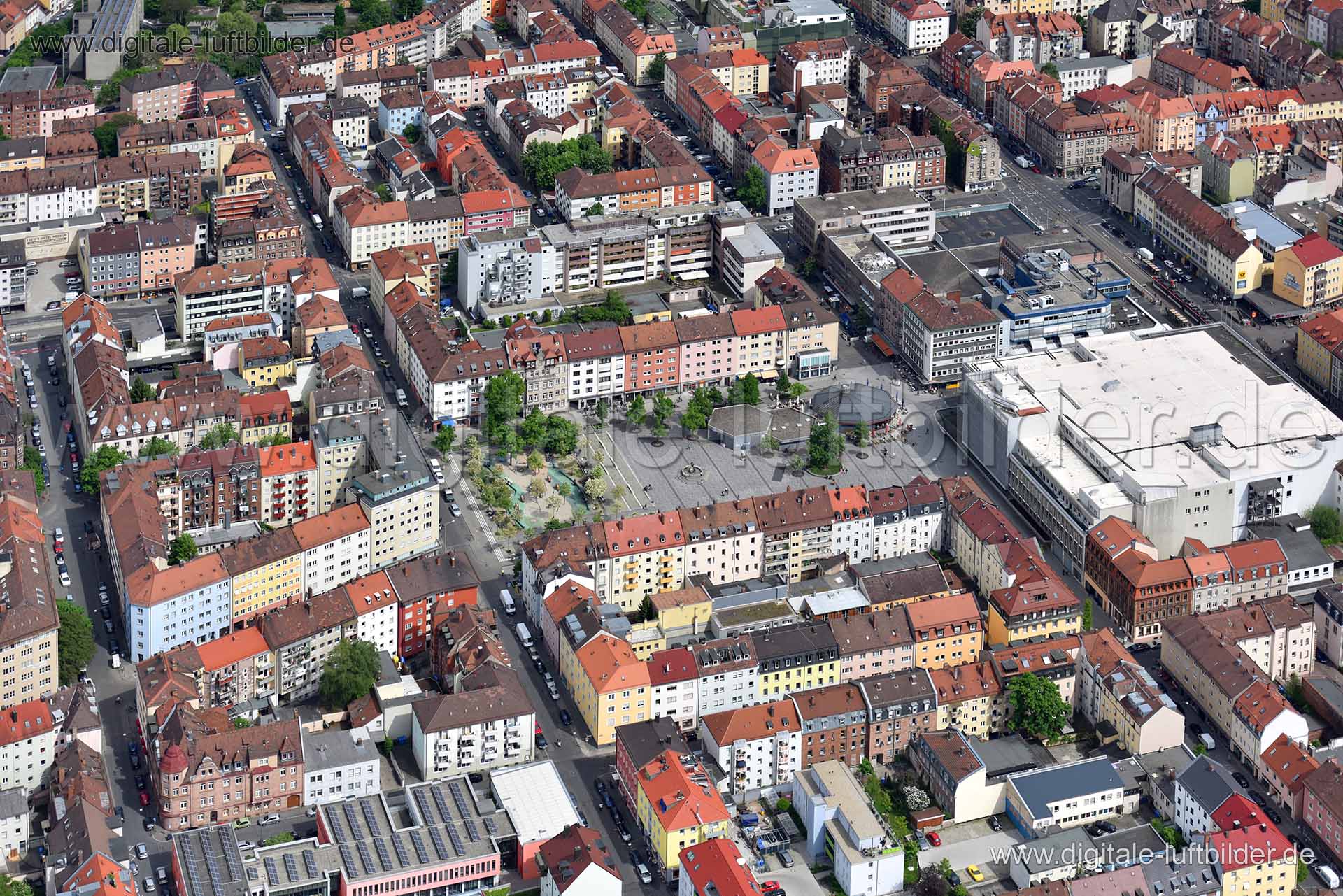 Titel: Südstadt, Bildnummer: n148440, Ort / Stadt: Nürnberg, (Land)Kreis: kreisfreie Stadt Nürnberg, Regierungsbezirk: Mittelfranken, Bundesland: Bayern, Aufnahmedatum: 11.05.2015, Schlagwörter: Luftbild, Luftbilder, Luftbildfotografie, Luftaufnahme, Luftbildaufnahme, Luftfoto, Vogelperspektive, Vogelansicht, Deutschland, Schräg- und Senkrecht-Luftaufnahmen, Orthofotografie, Aufseßplatz, Karl-Bröger-Straße, Peter-Henlein-Straße, 90459, Südstadt, Endterstraße, Bogenstraße, Siebenkeesstraße, Breit