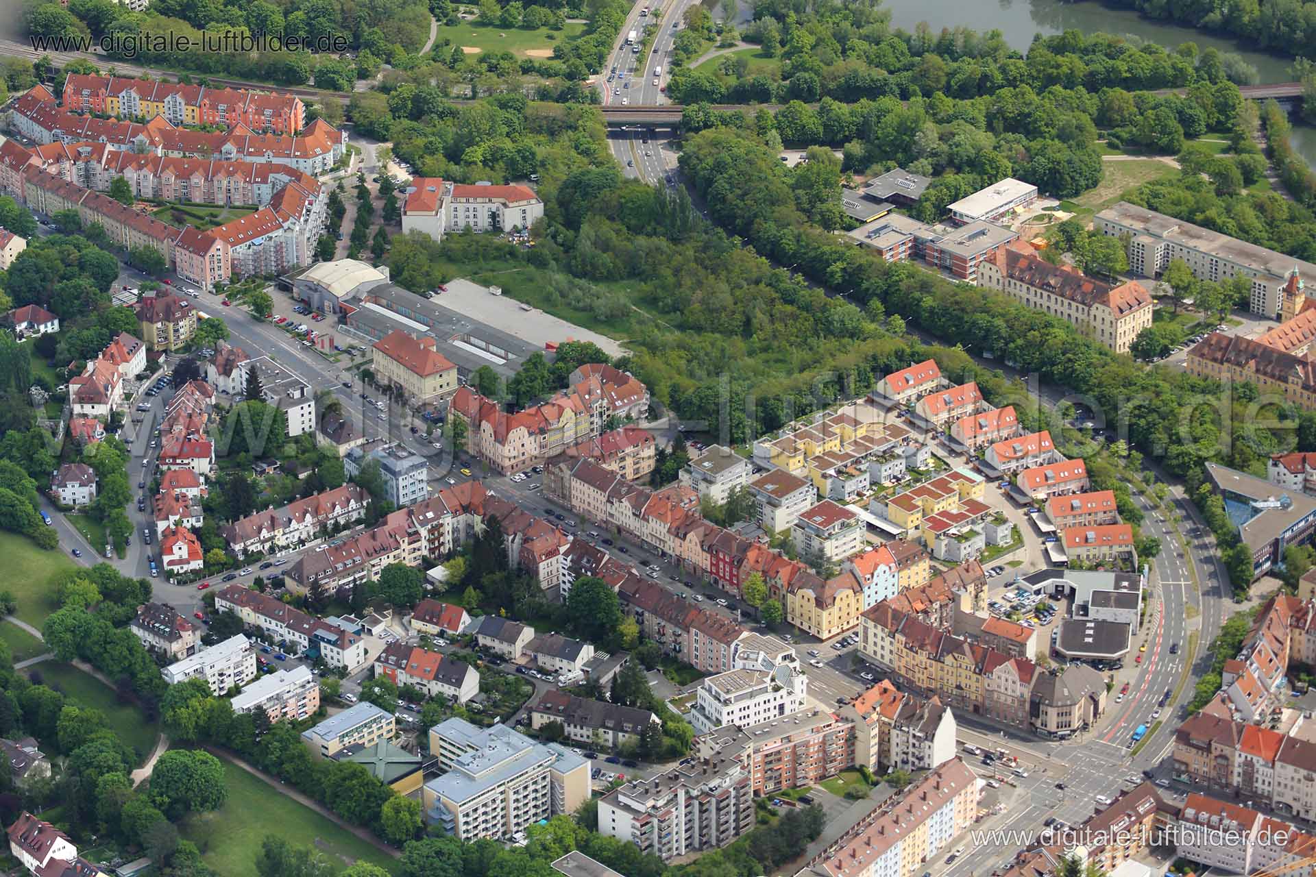 Titel: Tafelhalle, Bildnummer: c038230, Ort / Stadt: Nürnberg, (Land)Kreis: kreisfreie Stadt Nürnberg, Regierungsbezirk: Mittelfranken, Bundesland: Bayern, Aufnahmedatum: 15.05.2013, Schlagwörter: Luftbild, Luftbilder, Luftbildfotografie, Luftaufnahme, Luftbildaufnahme, Luftfoto, Vogelperspektive, Vogelansicht, Deutschland, Schräg- und Senkrecht-Luftaufnahmen, Orthofotografie, St. Jobst, Tafelhalle, Gustav-Heinemann-Brücke, Dr.-Carlo-Schmid-Straße, Leistnerweg, Kaeppelstraße, Walzwerkstraße, Ind