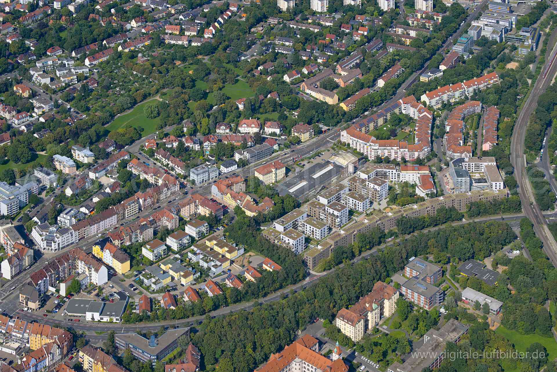 Titel: Tafelhalle, Bildnummer: n525180, Ort / Stadt: Nürnberg, (Land)Kreis: kreisfreie Stadt Nürnberg, Regierungsbezirk: Mittelfranken, Bundesland: Bayern, Aufnahmedatum: 20.08.2023, Schlagwörter: Deutschland, 90491, Alfons-Goppel-Straße, Dr.-Carlo-Schmid-Straße, Dr.-Gustav-Heinemann-Straße, Europaplatz, Fechnerstraße, Franz-Haas-Straße, Georg-Holzbauer-Straße, Gertrud-Krüger-Weg, Hardenbergplatz, Hardenbergstraße, Kaeppelstraße, Ludtringstraße, Nürnberg, Scharnhorststraße, Schleiermacherstraße,