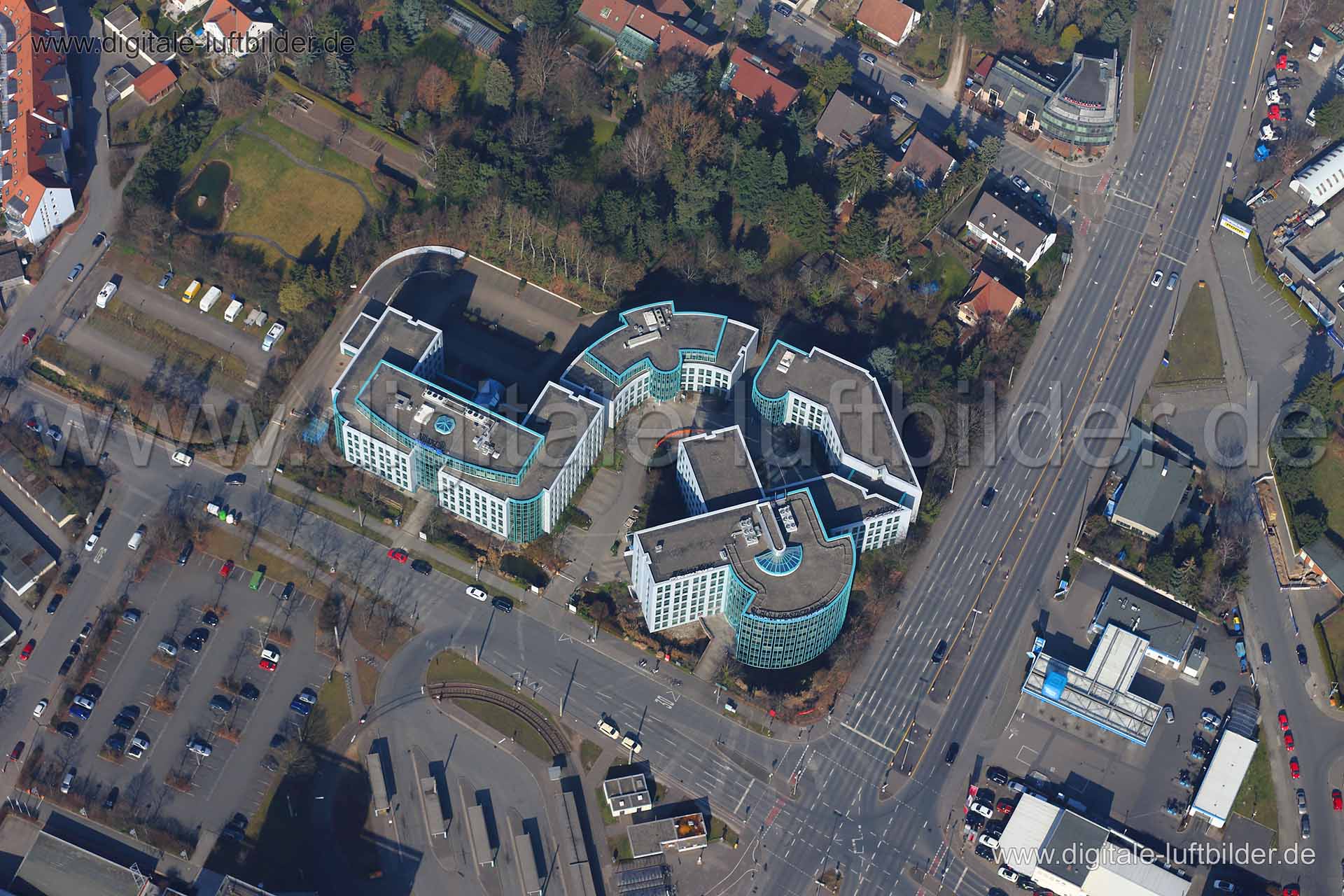 Titel: Thon, Bildnummer: cb81000, Ort / Stadt: Nürnberg, (Land)Kreis: kreisfreie Stadt Nürnberg, Regierungsbezirk: Mittelfranken, Bundesland: Bayern, Aufnahmedatum: 09.03.2014, Schlagwörter: Luftbild, Luftbilder, Luftbildfotografie, Luftaufnahme, Luftbildaufnahme, Luftfoto, Vogelperspektive, Vogelansicht, Deutschland, Schräg- und Senkrecht-Luftaufnahmen, Orthofotografie, Thon, Schöller, Allianz, Erlanger Straße, Forchheimer Straße, Lerchenstraße, Schultheiß, Äußere-Bucher-Straße, Endhaltestelle,