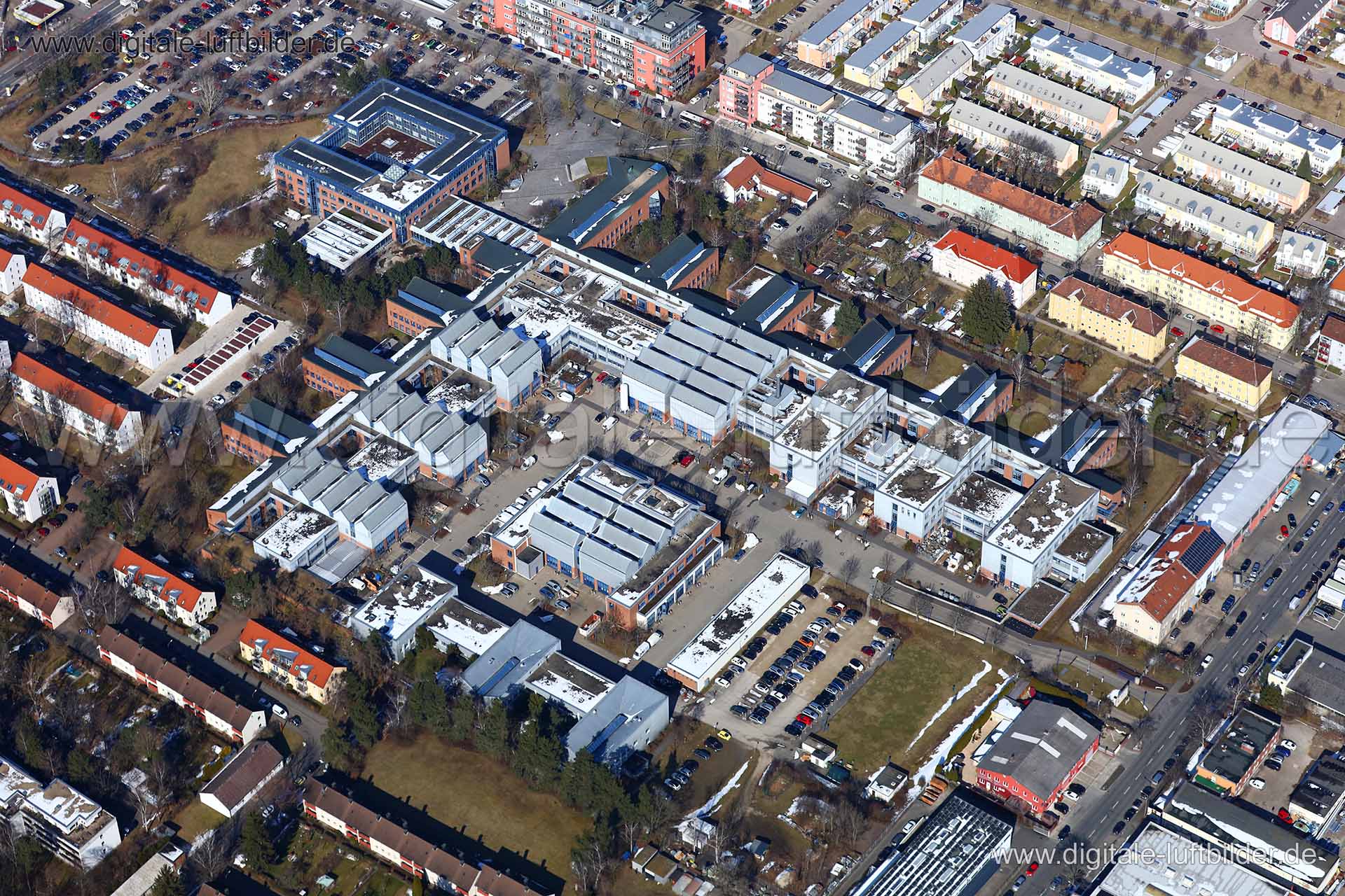 Titel: Tillypark, Bildnummer: c251860, Ort / Stadt: Nürnberg, (Land)Kreis: kreisfreie Stadt Nürnberg, Regierungsbezirk: Mittelfranken, Bundesland: Bayern, Aufnahmedatum: 21.03.2018, Schlagwörter: Luftbild, Luftbilder, Luftbildfotografie, Luftaufnahme, Luftbildaufnahme, Luftfoto, Vogelperspektive, Vogelansicht, Deutschland, Schräg- und Senkrecht-Luftaufnahmen, Orthofotografie, Tillypark, Edisonstraße, Wallensteinstraße, Tillystraße, TÜV Rheinland, LGA Hauptstelle Nürnberg, Landesgewerbeanstalt, M