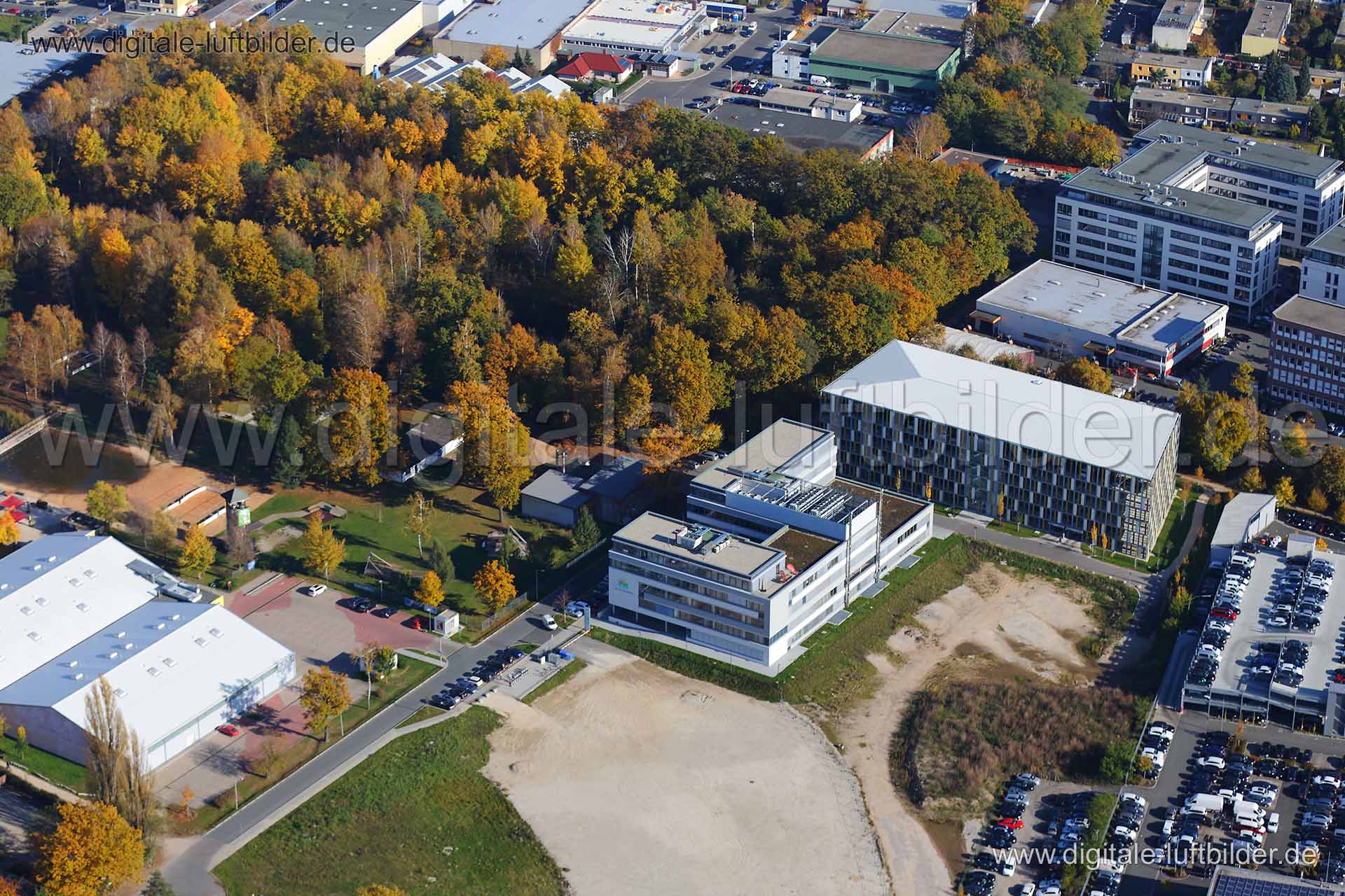 Titel: Tucherland bei Marienbergstraße, Bildnummer: c120910, Ort / Stadt: Nürnberg, (Land)Kreis: kreisfreie Stadt Nürnberg, Regierungsbezirk: Mittelfranken, Bundesland: Bayern, Aufnahmedatum: 03.11.2014, Schlagwörter: Luftbild, Luftbilder, Luftbildfotografie, Luftaufnahme, Luftbildaufnahme, Luftfoto, Vogelperspektive, Vogelansicht, Deutschland, Schräg- und Senkrecht-Luftaufnahmen, Orthofotografie, Marienberg, Marienbergstraße, Autohaus, Feser, Audi, VW, Volkswagen, Tucher, Tucherstiftung, Tucher