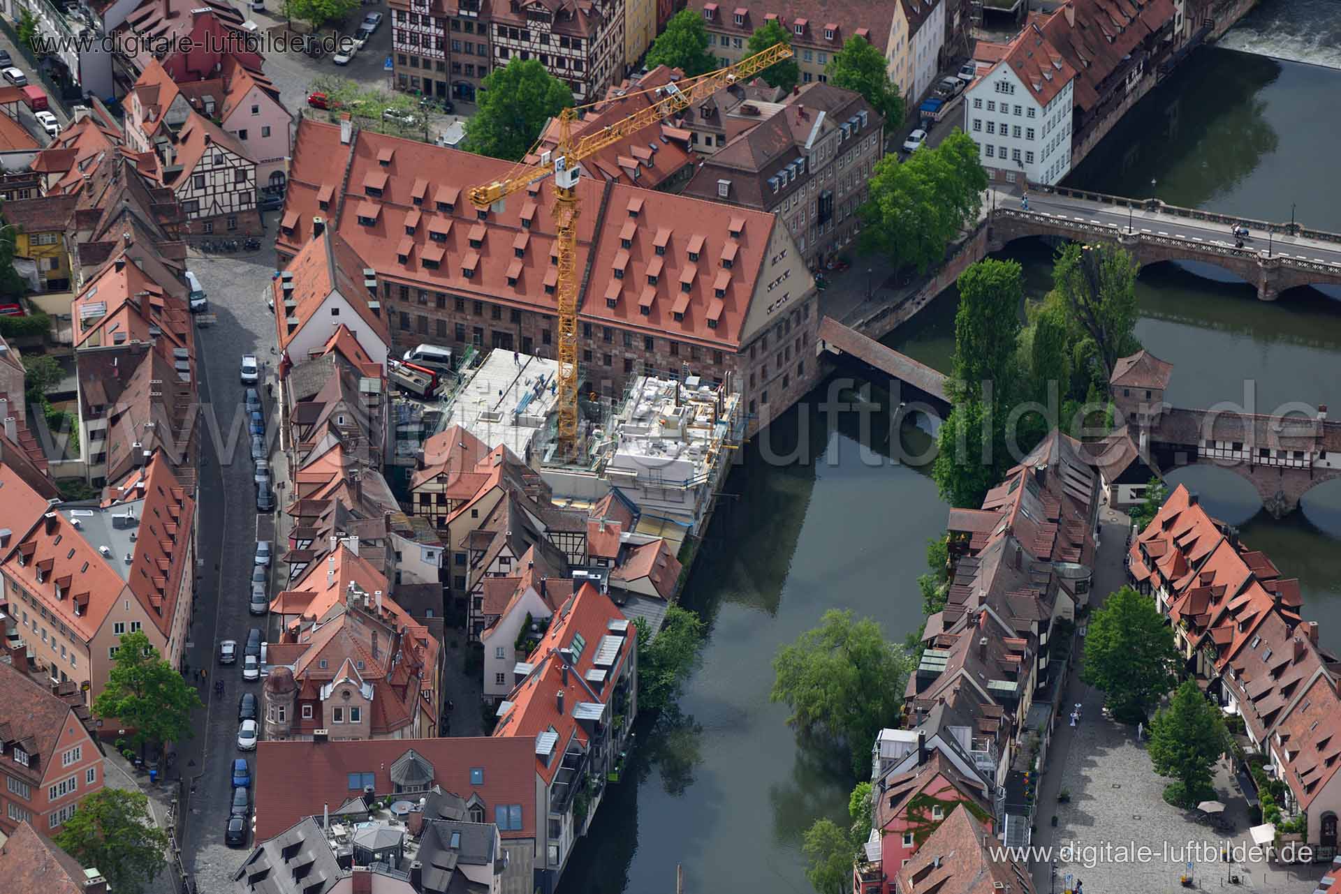 Titel: Untere Wörthstraße, Bildnummer: n148880, Ort / Stadt: Nürnberg, (Land)Kreis: kreisfreie Stadt Nürnberg, Regierungsbezirk: Mittelfranken, Bundesland: Bayern, Aufnahmedatum: 11.05.2015, Schlagwörter: Luftbild, Luftbilder, Luftbildfotografie, Luftaufnahme, Luftbildaufnahme, Luftfoto, Vogelperspektive, Vogelansicht, Deutschland, Schräg- und Senkrecht-Luftaufnahmen, Orthofotografie, Untere Wörthstraße, Obere Wörthstraße, Unschlittplatz, Baustelle, Krank, Pegnitz, Henkersteg, Altstadt, 90403, G
