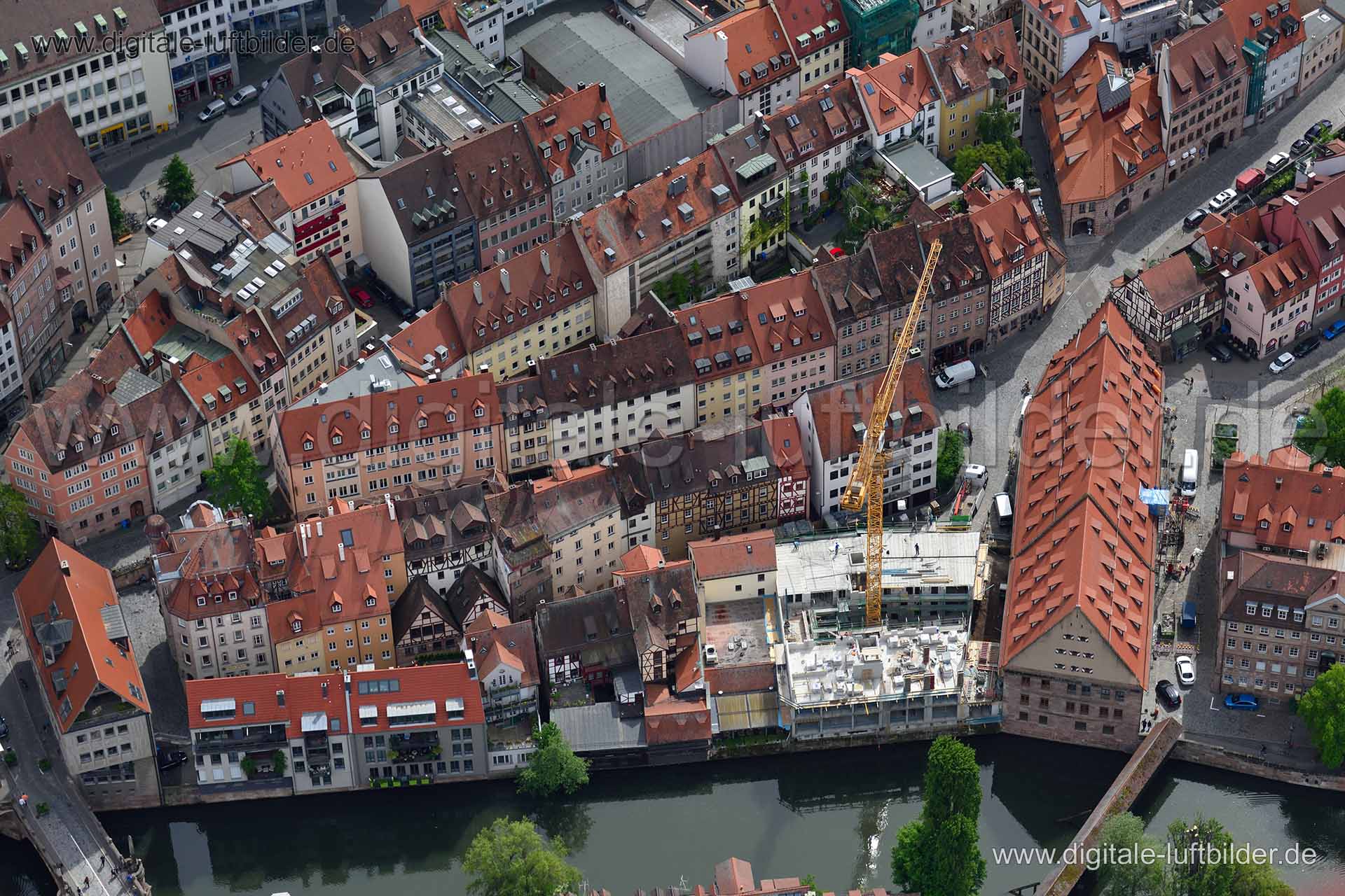 Titel: Untere Wörthstraße, Bildnummer: n149260, Ort / Stadt: Nürnberg, (Land)Kreis: kreisfreie Stadt Nürnberg, Regierungsbezirk: Mittelfranken, Bundesland: Bayern, Aufnahmedatum: 11.05.2015, Schlagwörter: Luftbild, Luftbilder, Luftbildfotografie, Luftaufnahme, Luftbildaufnahme, Luftfoto, Vogelperspektive, Vogelansicht, Deutschland, Schräg- und Senkrecht-Luftaufnahmen, Orthofotografie, Untere Wörthstraße, Obere Wörthstraße, Unschlittplatz, Baustelle, Krank, Pegnitz, Henkersteg, Altstadt, 90403, F