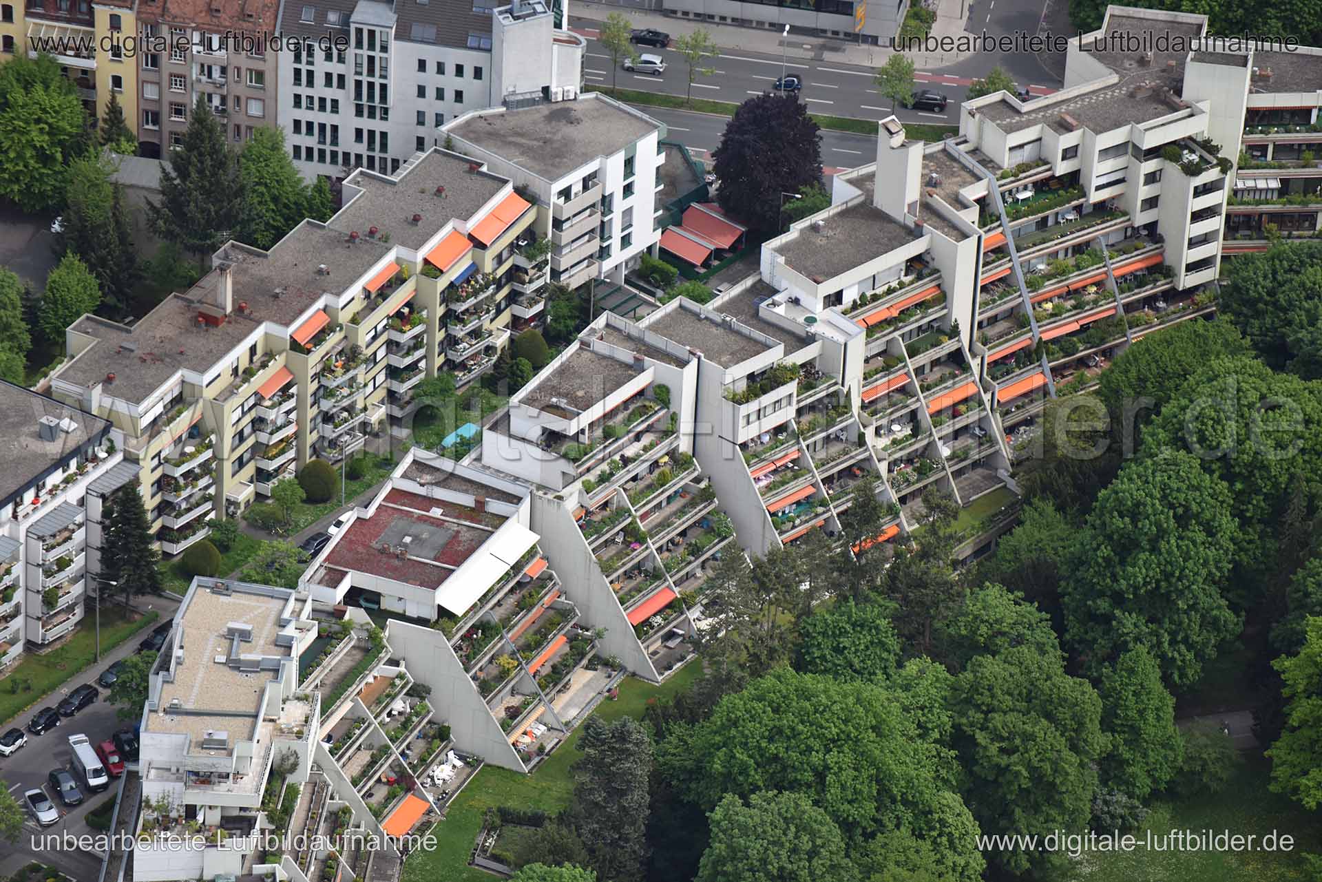 Titel: Virchowstraße, Bildnummer: n144980, Ort / Stadt: Nürnberg, (Land)Kreis: kreisfreie Stadt Nürnberg, Regierungsbezirk: Mittelfranken, Bundesland: Bayern, Aufnahmedatum: 11.05.2015, Schlagwörter: Luftbild, Luftbilder, Luftbildfotografie, Luftaufnahme, Luftbildaufnahme, Luftfoto, Vogelperspektive, Vogelansicht, Deutschland, Schräg- und Senkrecht-Luftaufnahmen, Orthofotografie, Virchowstraße, 90409, Maxfeld, Schoppershofstraße, Äußere-Bayreuther-Straße, Balkon, Architektur, Monat: Mai, Jahresz