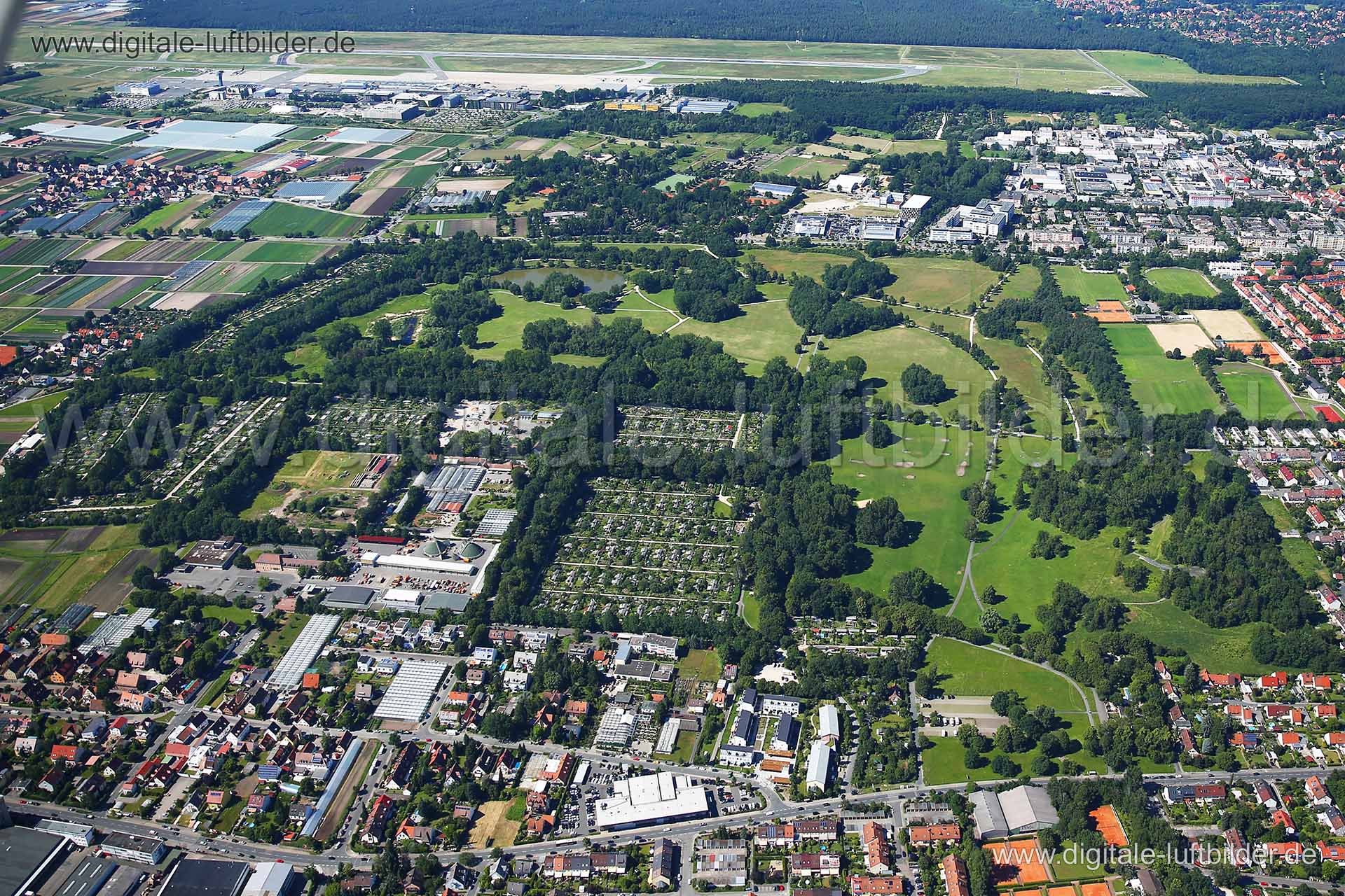 Titel: Volkspark Marienbergpark, Bildnummer: c226820, Ort / Stadt: Nürnberg, (Land)Kreis: kreisfreie Stadt Nürnberg, Regierungsbezirk: Mittelfranken, Bundesland: Bayern, Aufnahmedatum: 23.06.2016, Schlagwörter: Luftbild, Luftbilder, Luftbildfotografie, Luftaufnahme, Luftbildaufnahme, Luftfoto, Vogelperspektive, Vogelansicht, Deutschland, Schräg- und Senkrecht-Luftaufnahmen, Orthofotografie, Volkspark Marienbergpark, Marienberg, Park, Ziegelstein, Rollnerstraße, Panorama, Flughafen, Lohe, Großreu