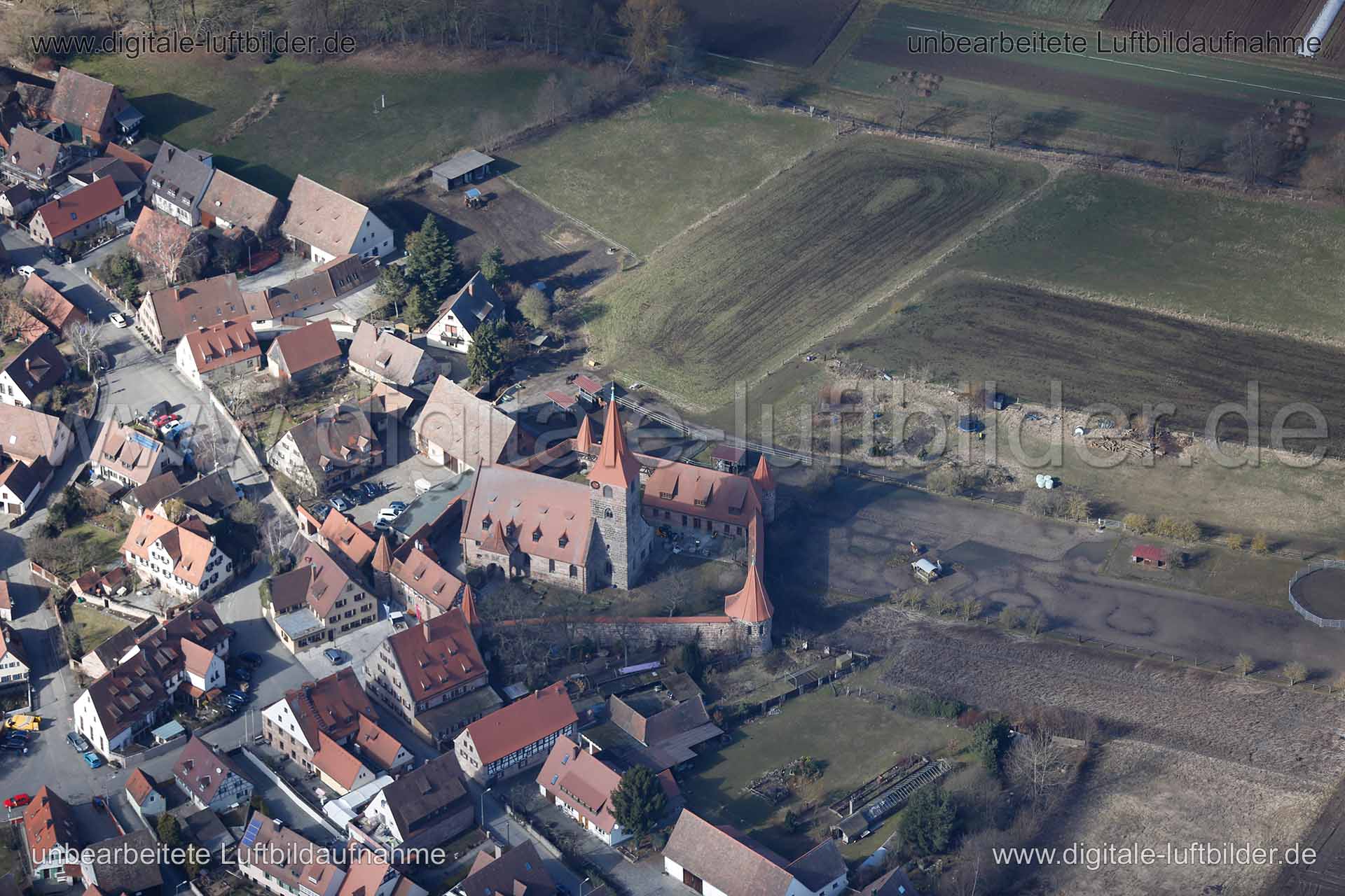 Titel: Wehrkirche Kraftshof, Bildnummer: c132140, Ort / Stadt: Nürnberg, (Land)Kreis: kreisfreie Stadt Nürnberg, Regierungsbezirk: Mittelfranken, Bundesland: Bayern, Aufnahmedatum: 03.03.2015, Schlagwörter: Luftbild, Luftbilder, Luftbildfotografie, Luftaufnahme, Luftbildaufnahme, Luftfoto, Vogelperspektive, Vogelansicht, Deutschland, Schräg- und Senkrecht-Luftaufnahmen, Orthofotografie, Kraftshof Wehrkirche, Knoblauchsland, Kirche, Wehrkirche, Kraftshofer Hauptstraße, Schiestlstraße, 90427, Wehr
