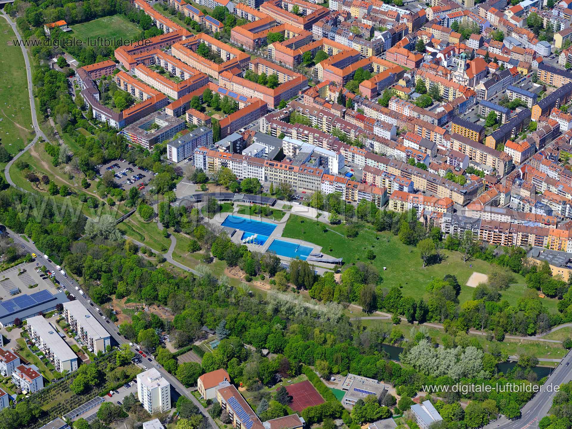 Titel: Westbad, Bildnummer: f425710, Ort / Stadt: Nürnberg, (Land)Kreis: kreisfreie Stadt Nürnberg, Regierungsbezirk: Mittelfranken, Bundesland: Bayern, Aufnahmedatum: 09.05.2021, Schlagwörter: Luftbild, Luftbilder, Luftbildfotografie, Luftaufnahme, Luftbildaufnahme, Luftfoto, Vogelperspektive, Vogelansicht, Deutschland, Schräg- und Senkrecht-Luftaufnahmen, Orthofotografie, 90429, Nürnberg, 90419, 90425, Deutschherrnstraße, Fürther Straße, Schnieglinger Straße, Johannisstraße, Wilhelm-Marx-Straß