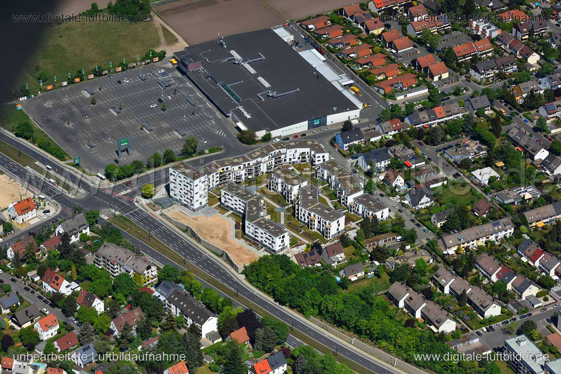 Titel: Wilhelmshavener Straße, Bildnummer: n260870, Ort / Stadt: Nürnberg, (Land)Kreis: kreisfreie Stadt Nürnberg, Regierungsbezirk: Mittelfranken, Bundesland: Bayern, Aufnahmedatum: 06.05.2018, Schlagwörter: Luftbild, Luftbilder, Luftbildfotografie, Luftaufnahme, Luftbildaufnahme, Luftfoto, Vogelperspektive, Vogelansicht, Deutschland, Schräg- und Senkrecht-Luftaufnahmen, Orthofotografie, 90425, Schleswiger Straße, Wilhelmshavener Straße, Emdener Straße, Baltrumer Straße, Schnepfenreuther Weg, H