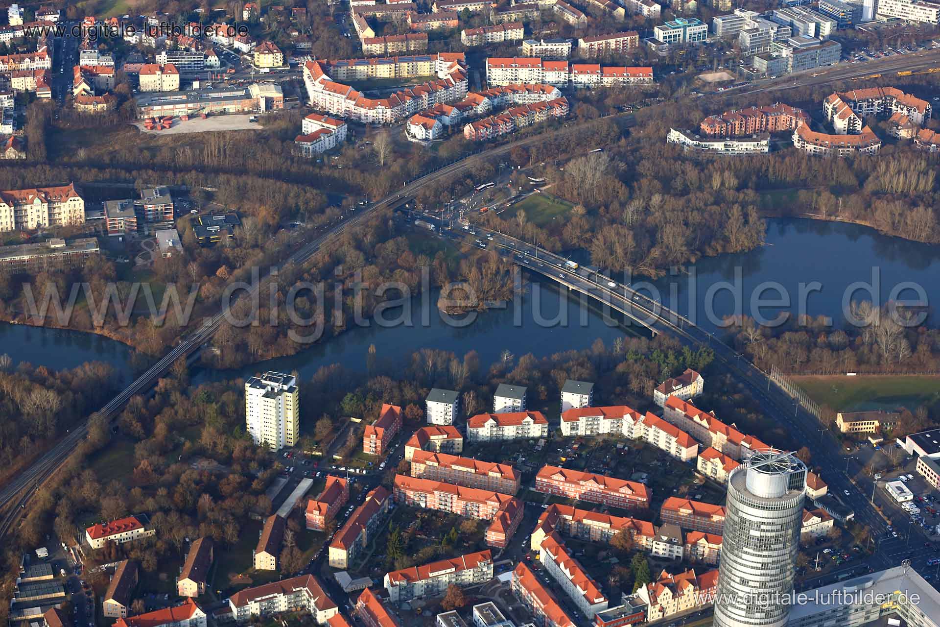 Titel: Wöhrder See, Bildnummer: c231100, Ort / Stadt: Nürnberg, (Land)Kreis: kreisfreie Stadt Nürnberg, Regierungsbezirk: Mittelfranken, Bundesland: Bayern, Aufnahmedatum: 08.12.2016, Schlagwörter: Luftbild, Luftbilder, Luftbildfotografie, Luftaufnahme, Luftbildaufnahme, Luftfoto, Vogelperspektive, Vogelansicht, Deutschland, Schräg- und Senkrecht-Luftaufnahmen, Orthofotografie, Wöhrder See, Dr.-Gustav-Heinemann-Brücke, Wagenseilstraße, Erhardstraße, Würfelstraße, Wurfbeinstraße, Speckhartstraße,