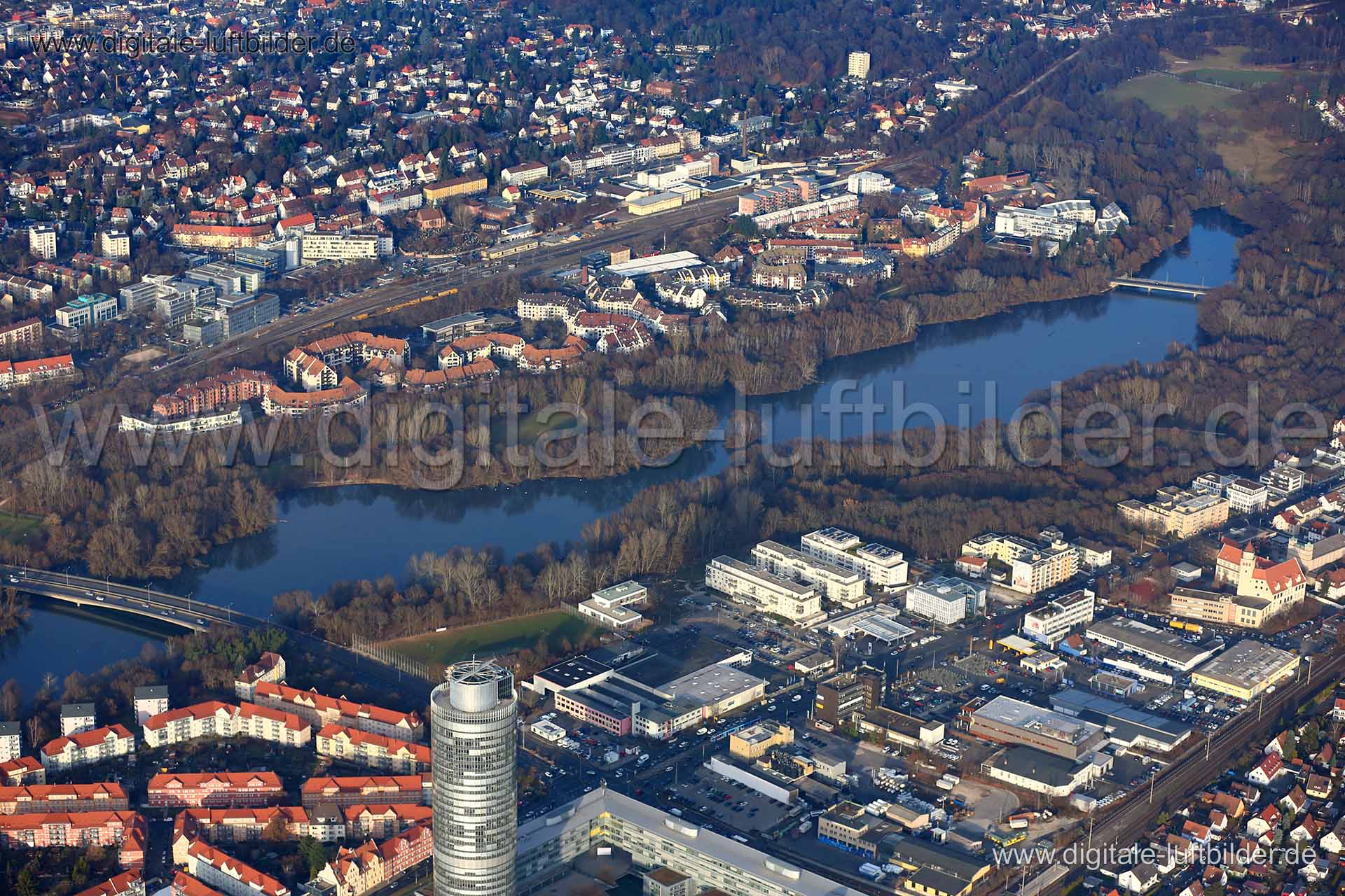 Titel: Wöhrder See, Bildnummer: c231120, Ort / Stadt: Nürnberg, (Land)Kreis: kreisfreie Stadt Nürnberg, Regierungsbezirk: Mittelfranken, Bundesland: Bayern, Aufnahmedatum: 08.12.2016, Schlagwörter: Luftbild, Luftbilder, Luftbildfotografie, Luftaufnahme, Luftbildaufnahme, Luftfoto, Vogelperspektive, Vogelansicht, Deutschland, Schräg- und Senkrecht-Luftaufnahmen, Orthofotografie, Wöhrder See, Dr.-Gustav-Heinemann-Brücke, Wagenseilstraße, Erhardstraße, Würfelstraße, Wurfbeinstraße, Speckhartstraße,